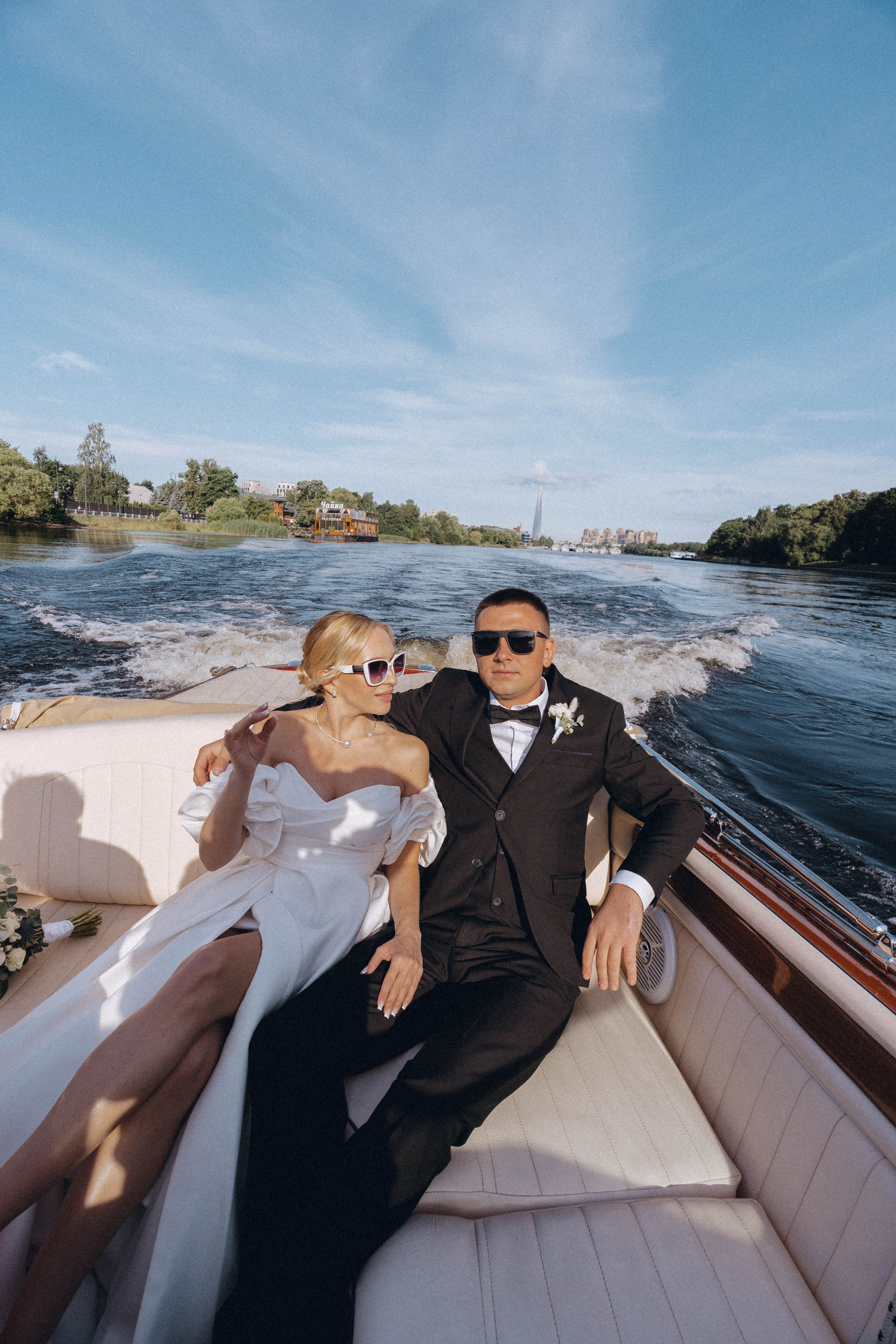 СВАДЕНБНАЯ СЬЕМКА НА КАТЕРЕ ПО КАНАЛАМ САНКТ-ПЕТЕРБУРГА И В АКВАТОРИИ НЕВЫ. Профессиональный фотограф, Санкт-Петербург — Виктория Богомолова