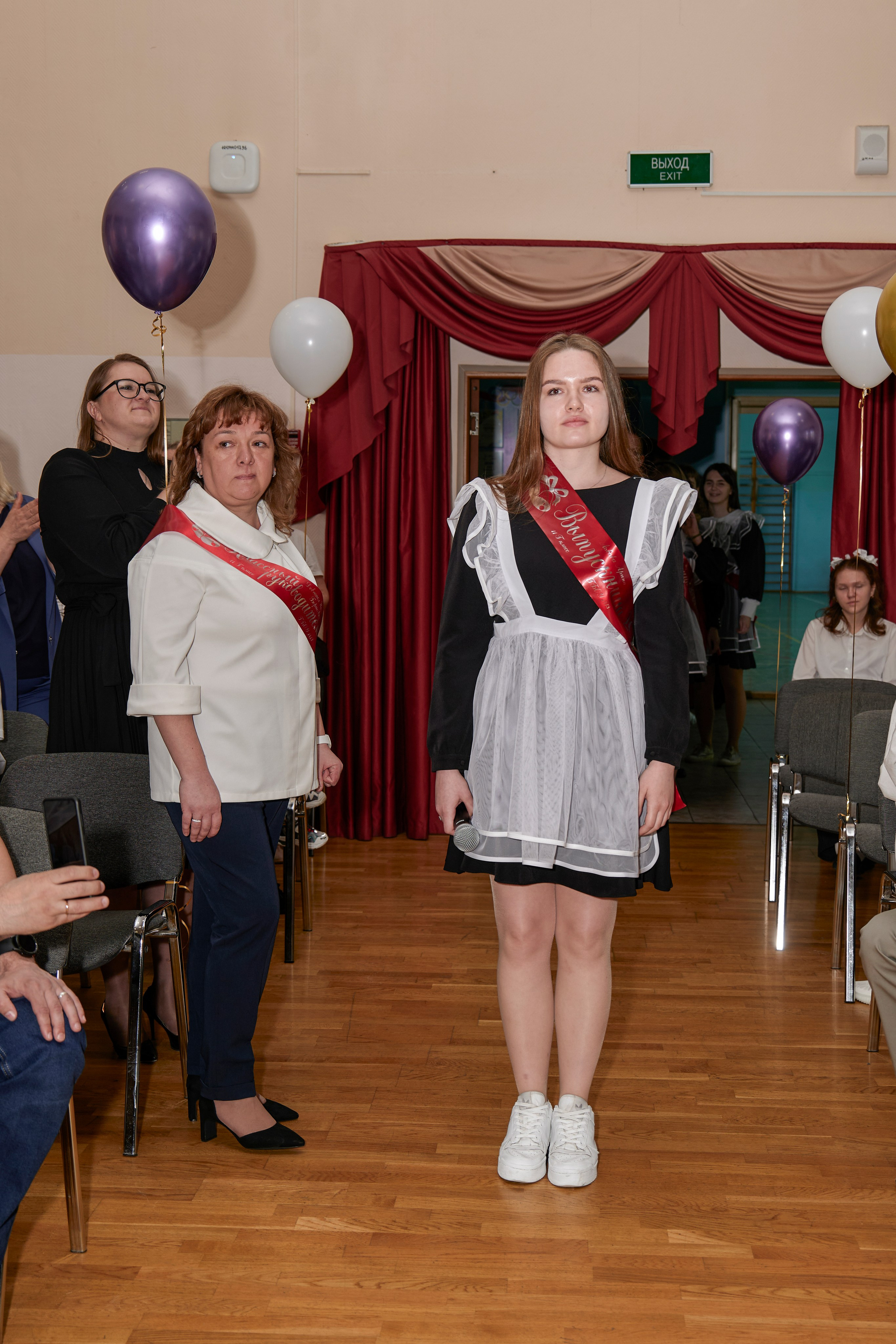 Последний звонок школа 1413. Детский и семейный фотограф г. Москва Оксана Катаджи