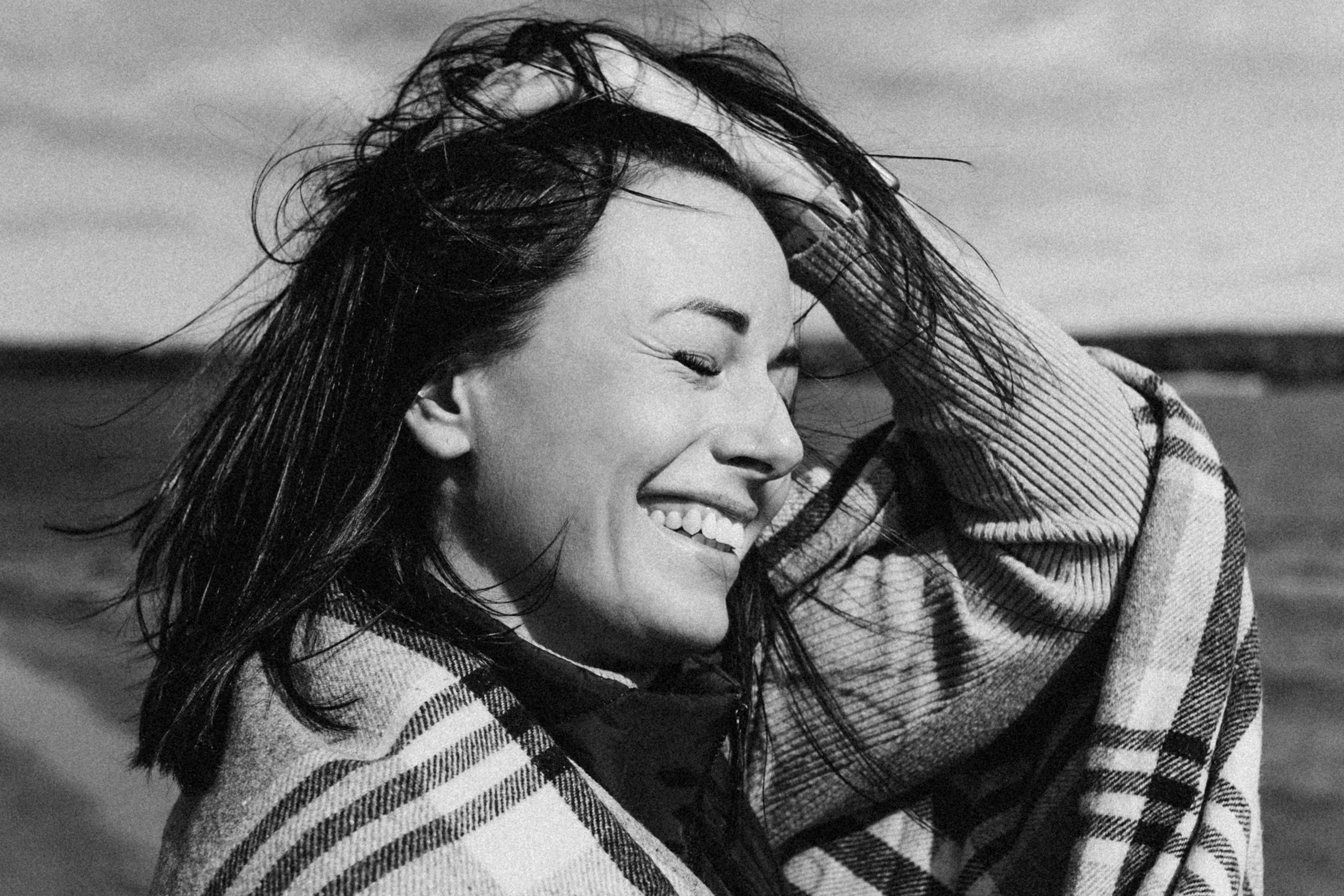 Аня с Ясей и Соней на Обском, осень. Семейный фотограф lifestyle в Новосибирске Елена Шпилевая