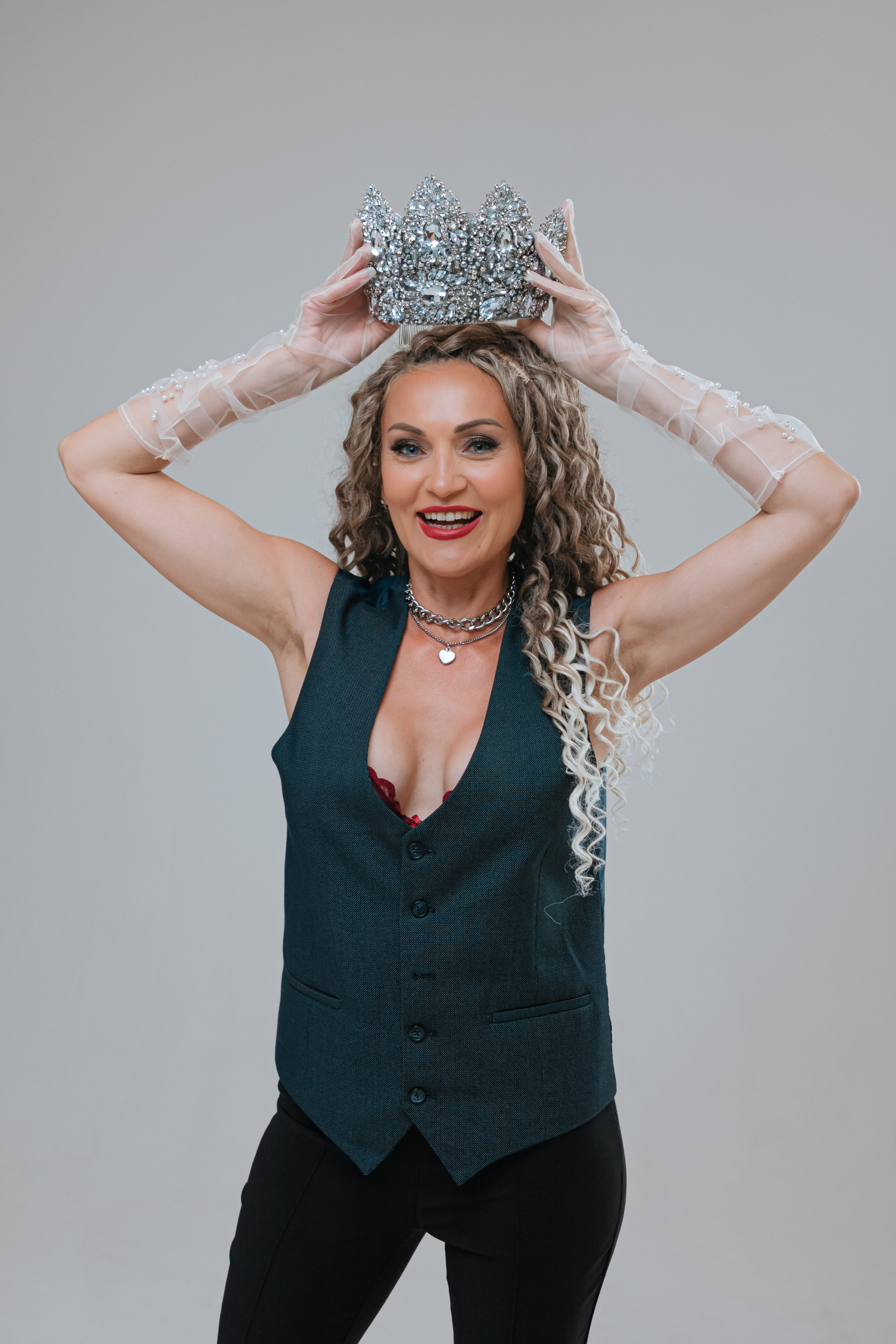 Фотосессия Superwoman Натальи и Светланы для афишы. Портретный фотограф в Санкт-Петербурге Дмитриева Наталия