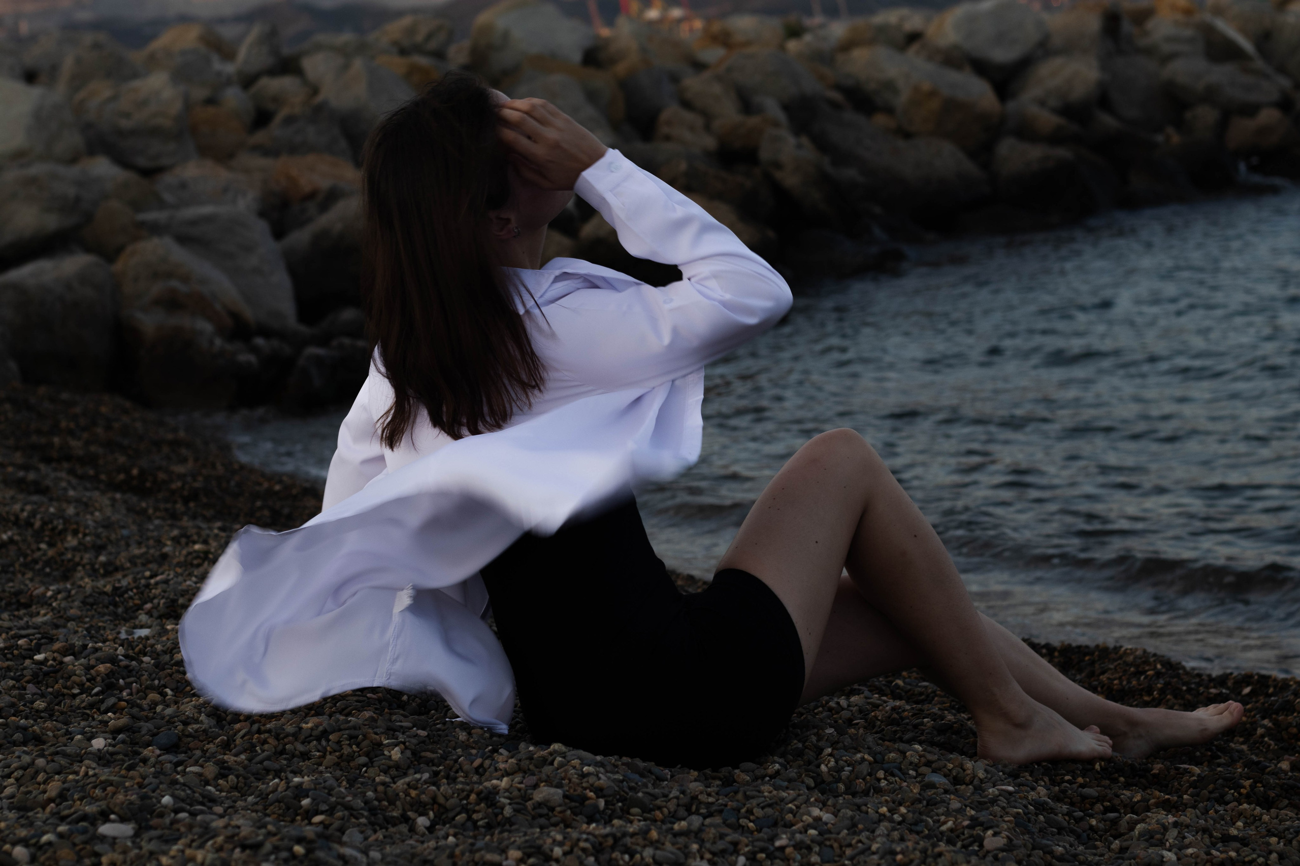 «Невесомость волн: девушка и море». Уличный фотограф Города N