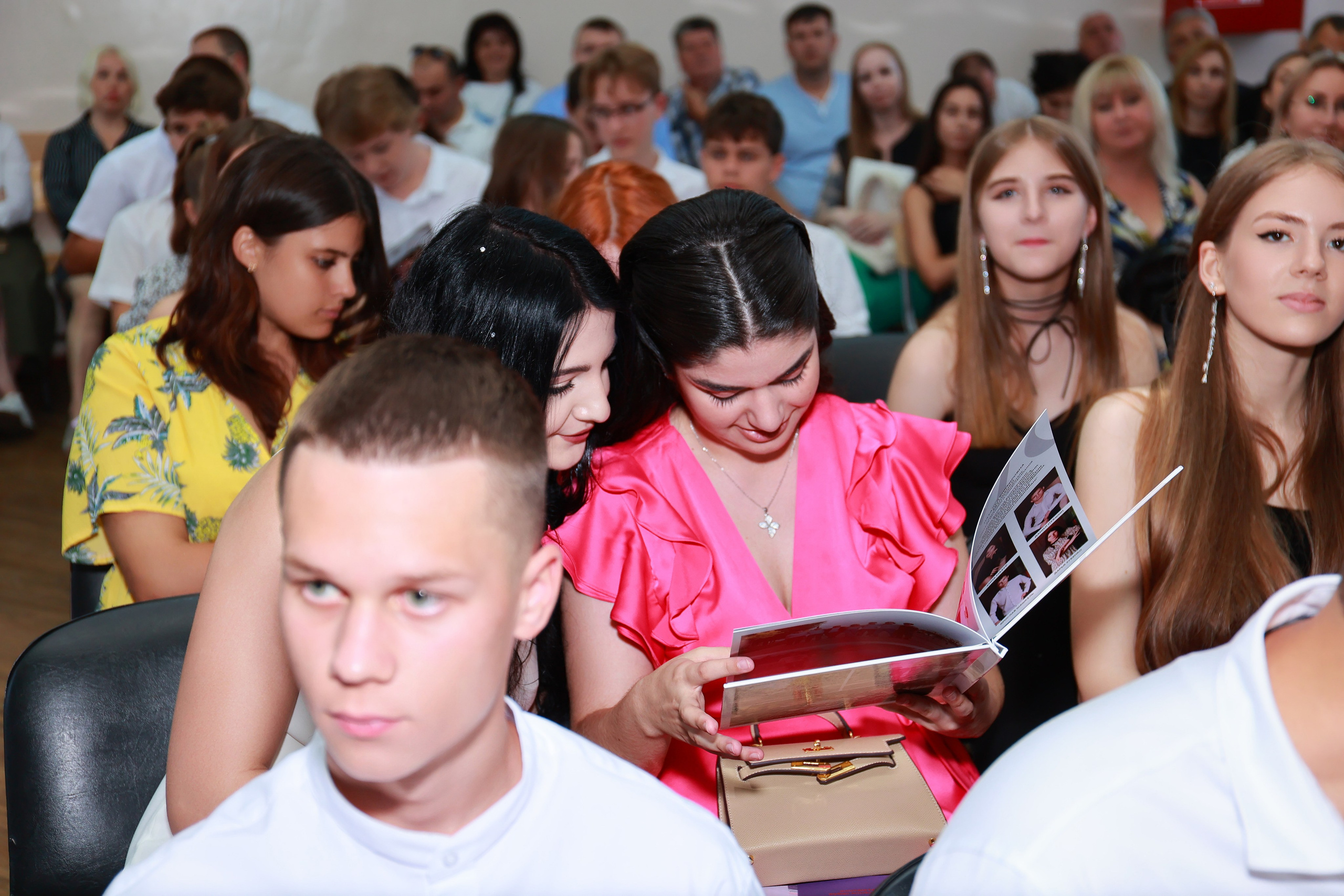 Вручение аттестатов Лицей 64. Детский семейный фотограф Краснодар