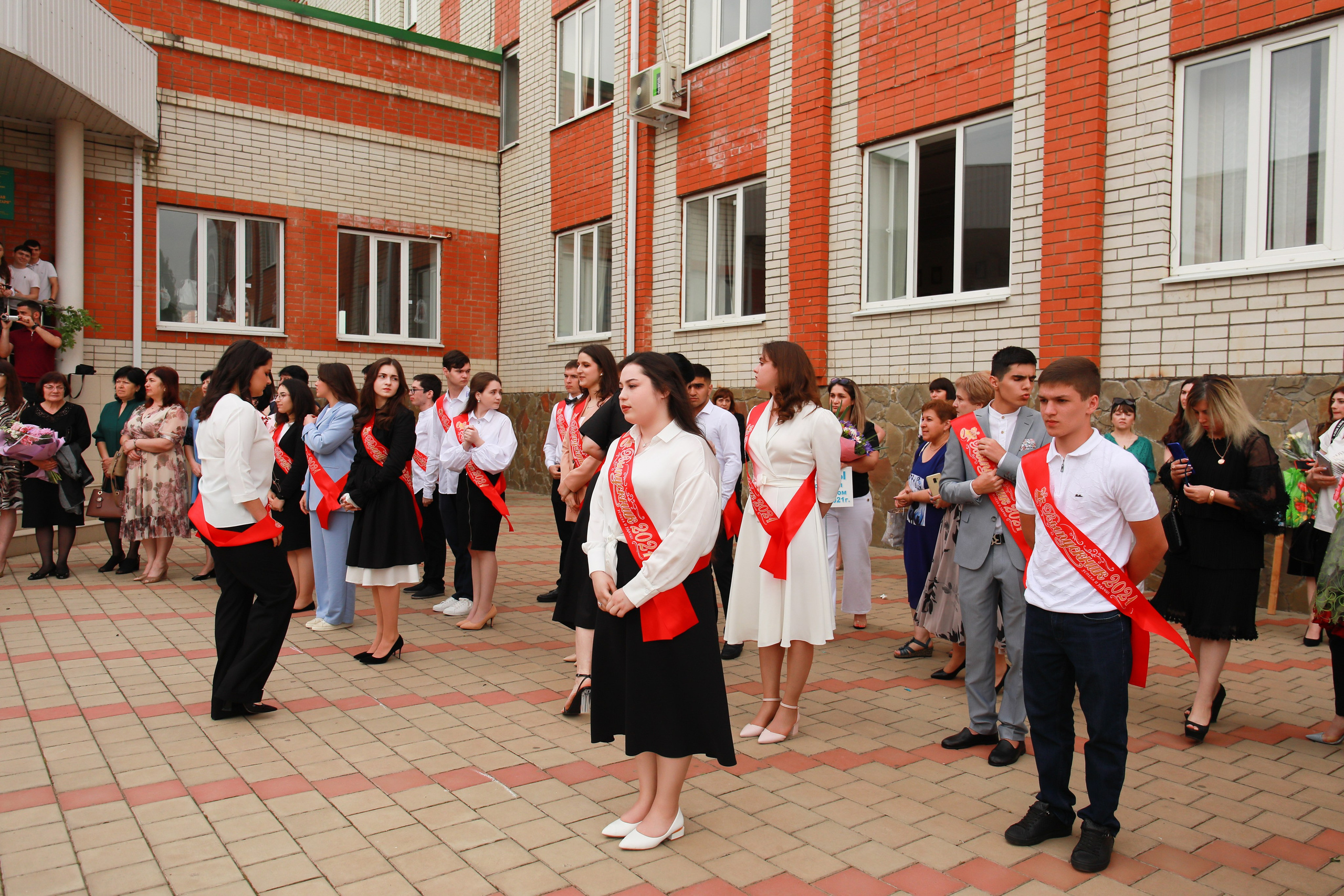 Последний звонок (Школа 2). Детский семейный фотограф Краснодар
