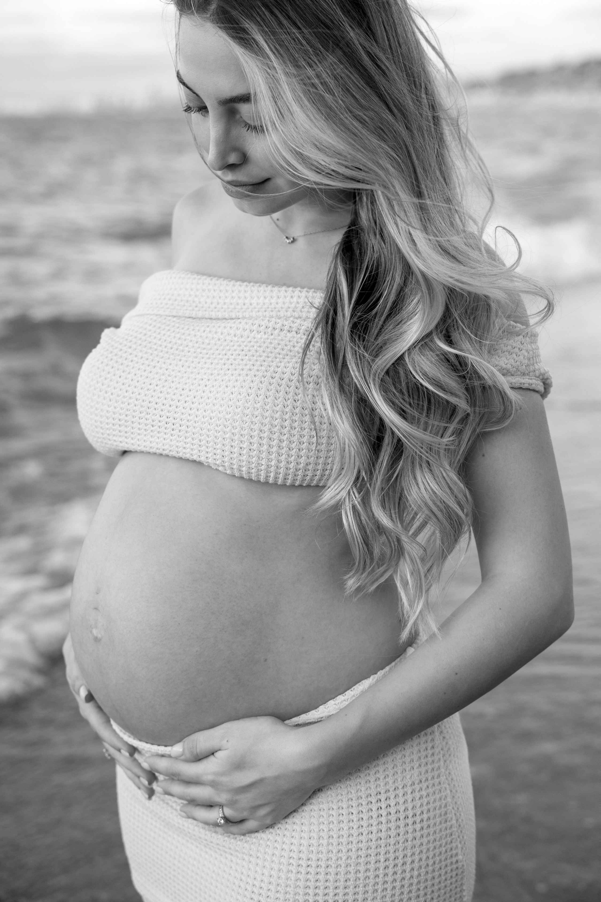 Pregnancy photoshoot near the sea. Wedding and family photographer