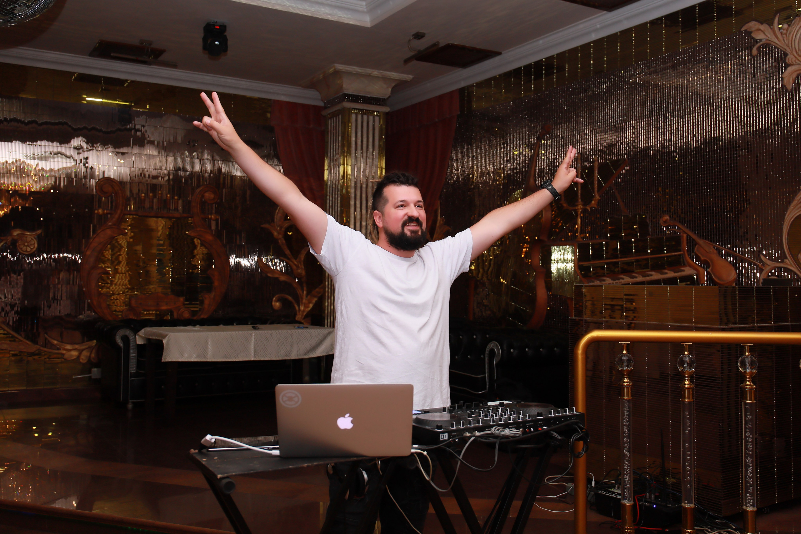 Champagne, банкетный зал. Детский семейный фотограф Краснодар