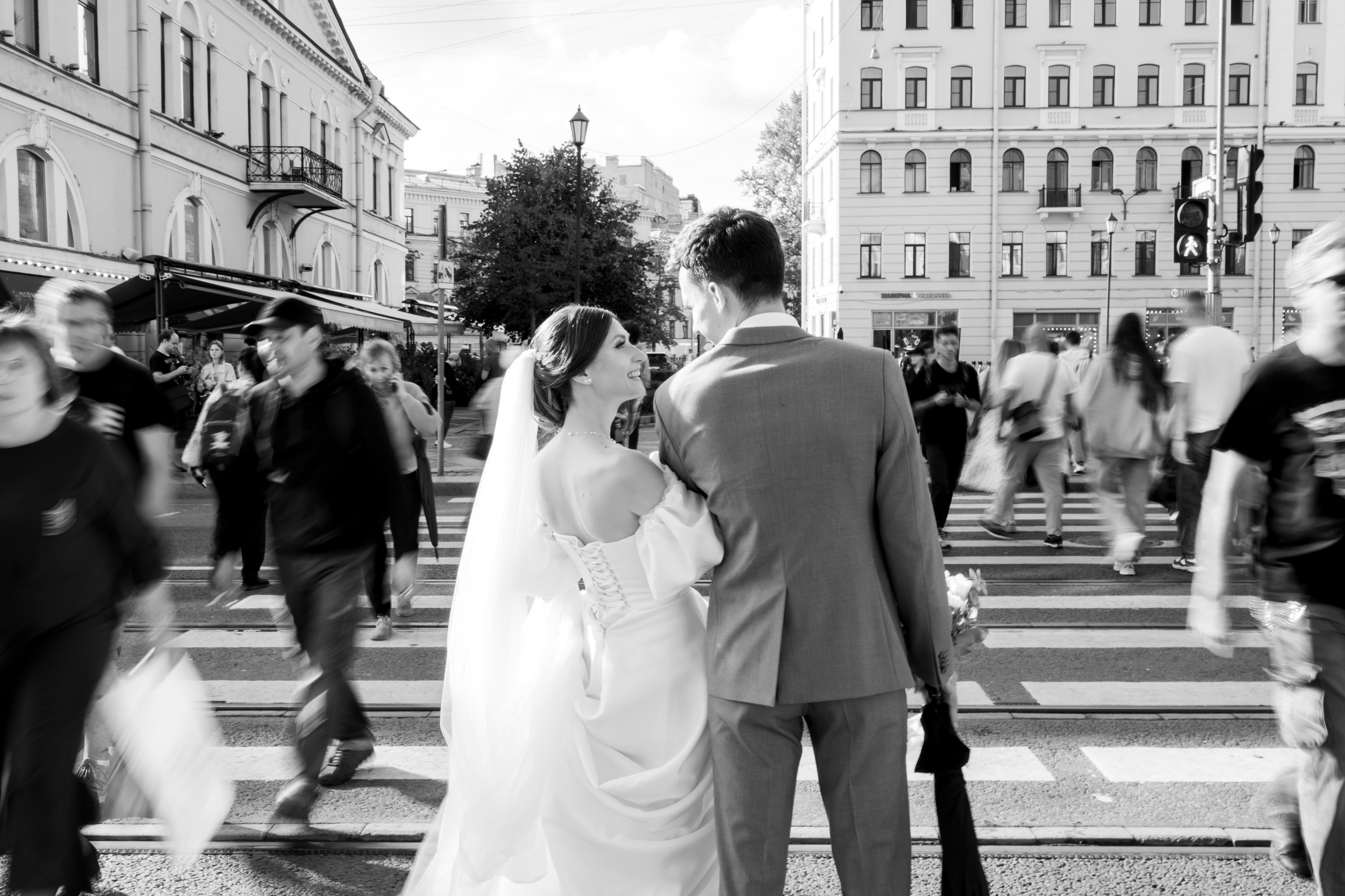 Свадебная фотопрогулка в Санкт-Петербурге. Свадебный фотограф Кирилл Белый