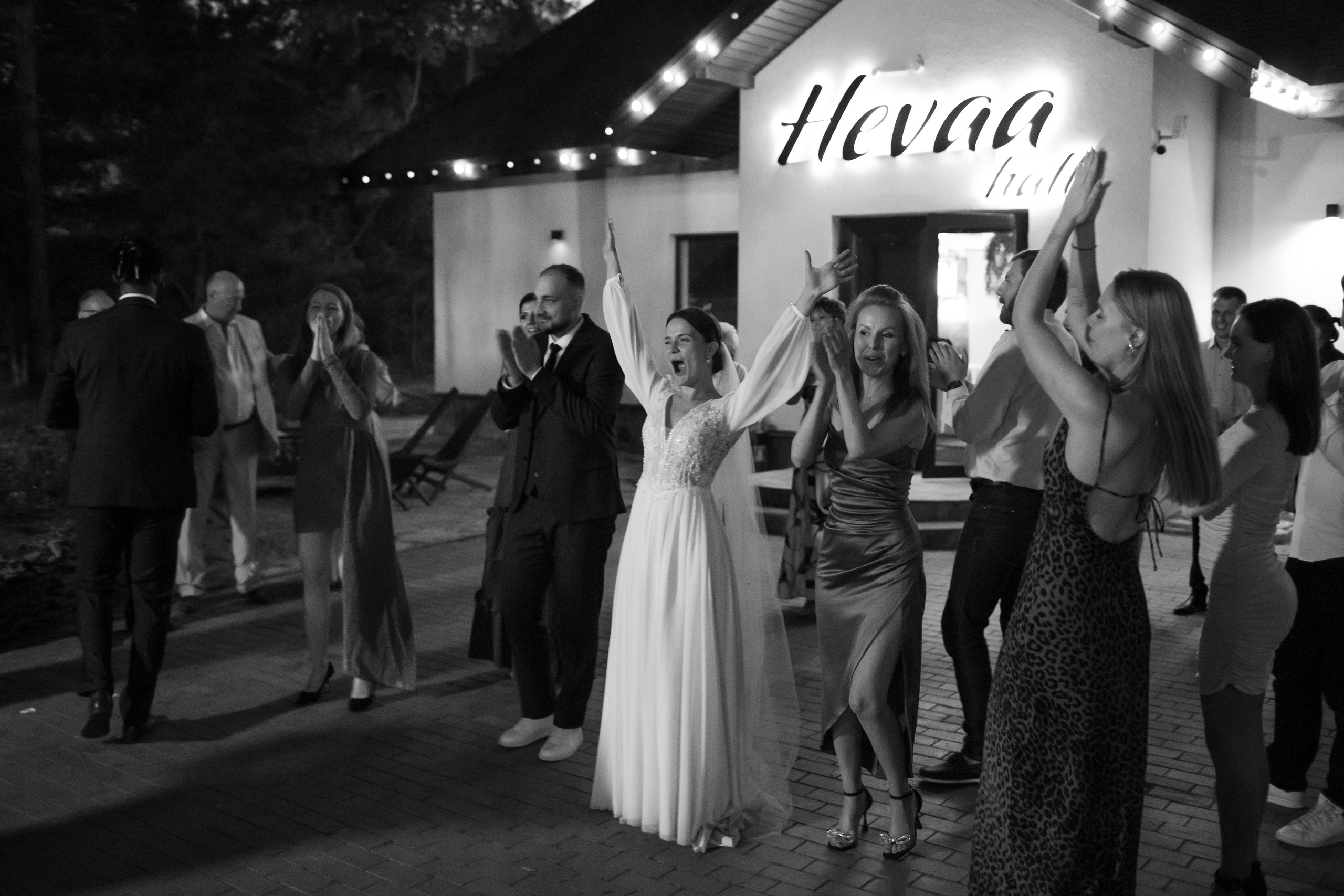 Свадебная фотопрогулка в Пушкине. Свадебный фотограф Кирилл Белый