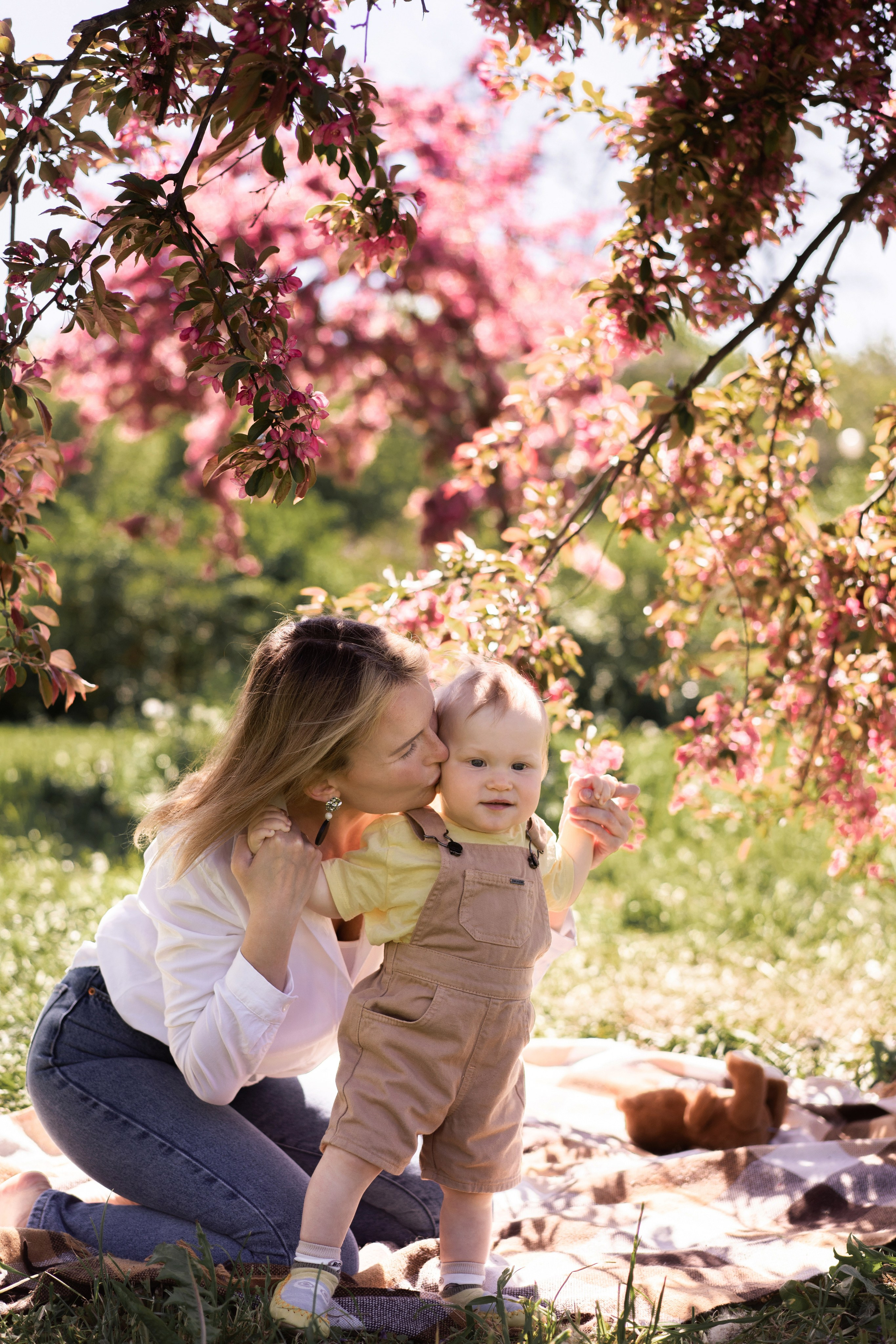 Прогулка в яблоневом саду. Семейный и детский фотограф в Санкт-Петербурге Дарина Герчиу