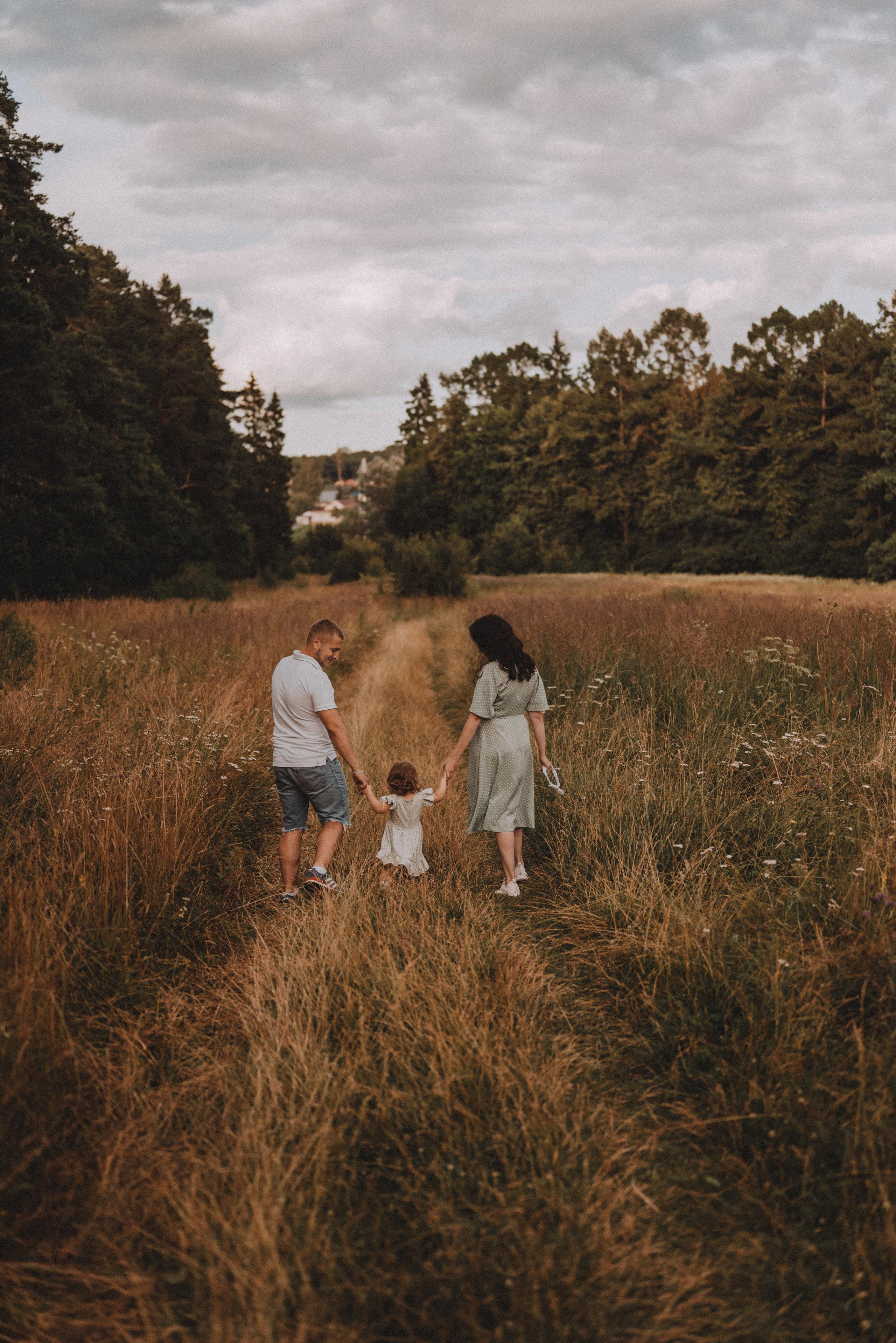 Маленькая Ева с родителями. Фотограф Кристина Пархоменко