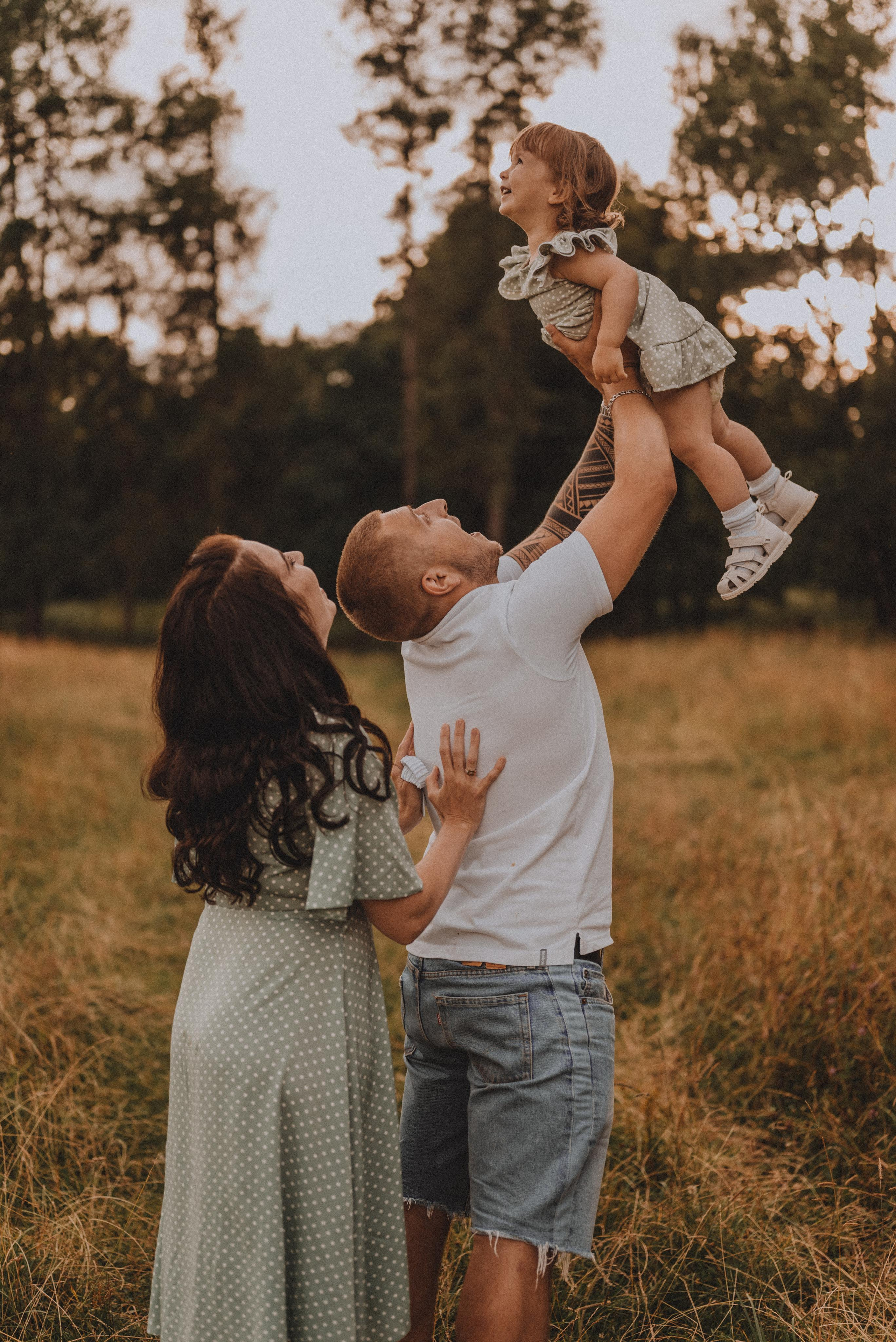 Маленькая Ева с родителями. Фотограф Кристина Пархоменко