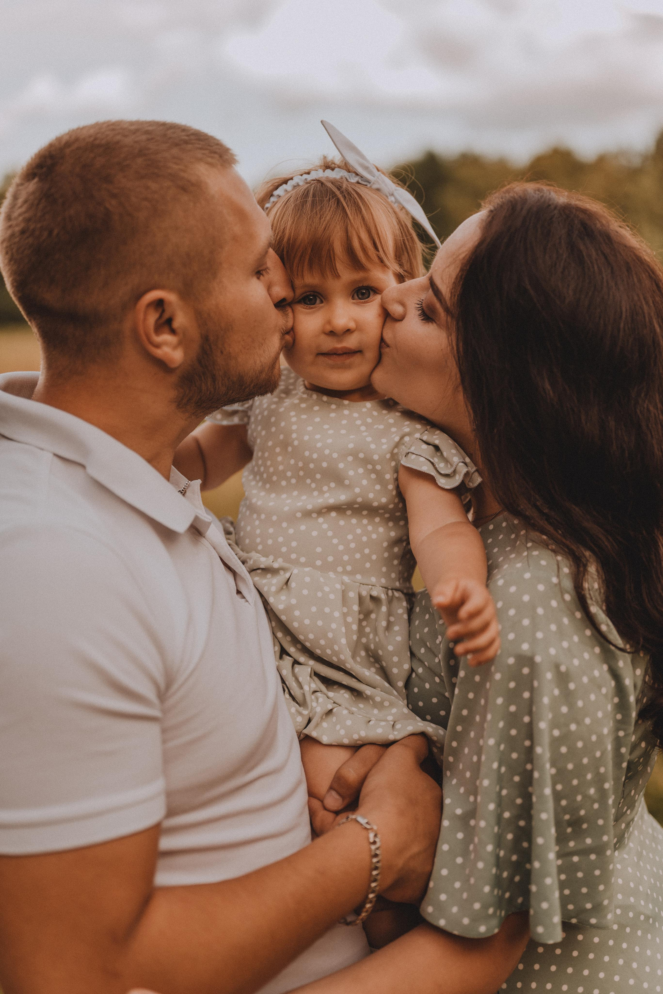 Маленькая Ева с родителями. Фотограф Кристина Пархоменко