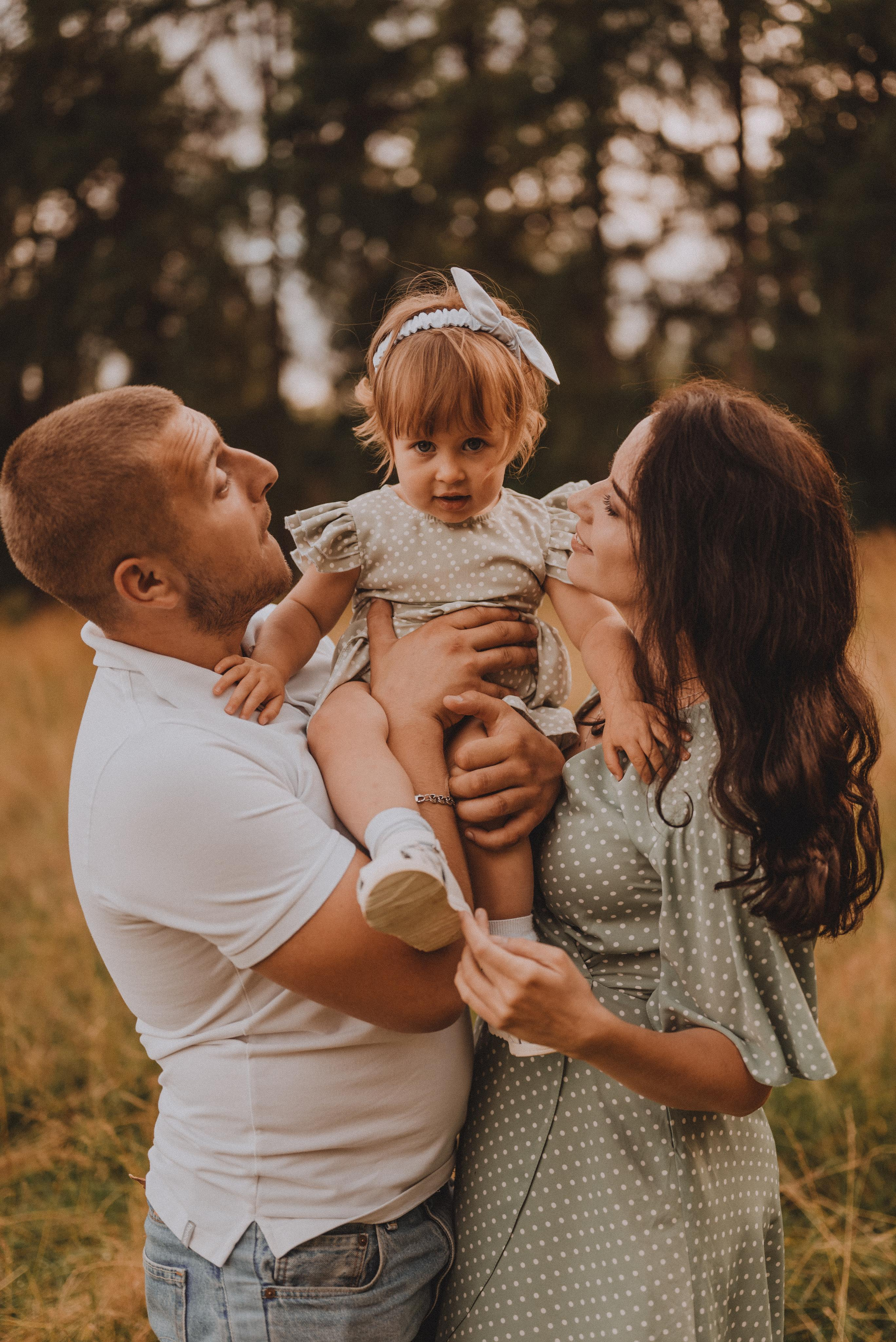 Маленькая Ева с родителями. Фотограф Кристина Пархоменко