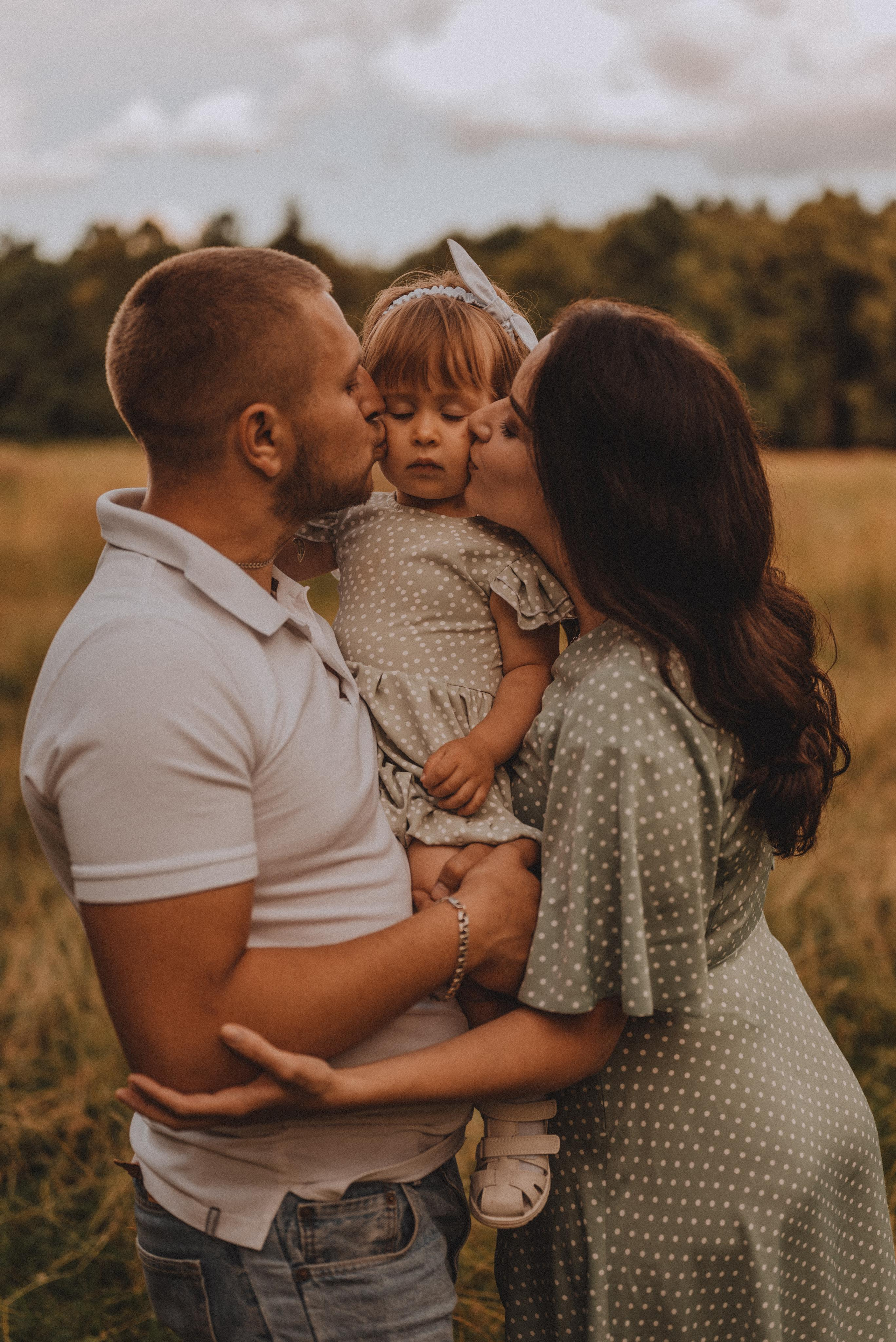 Маленькая Ева с родителями. Фотограф Кристина Пархоменко