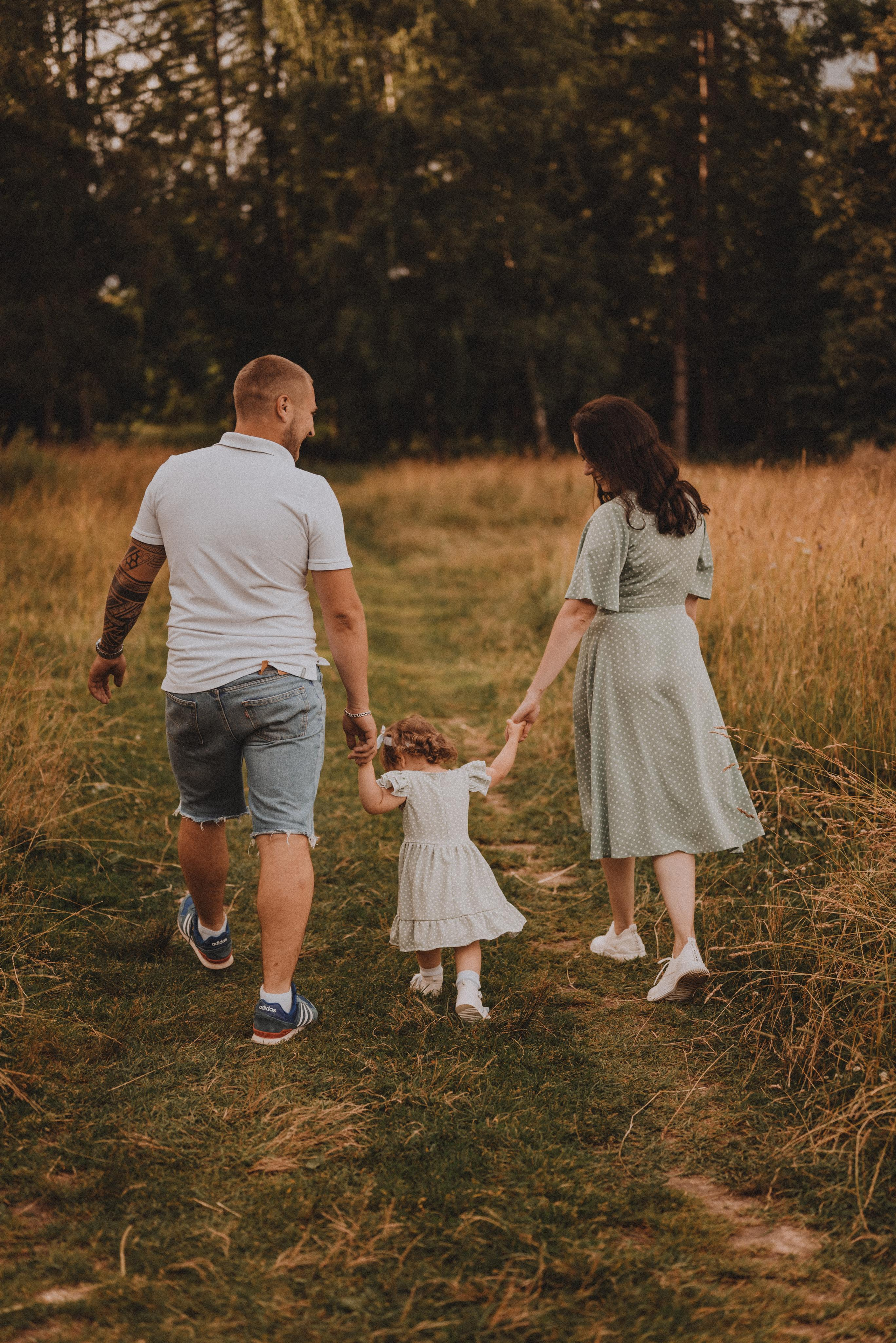 Маленькая Ева с родителями. Фотограф Кристина Пархоменко