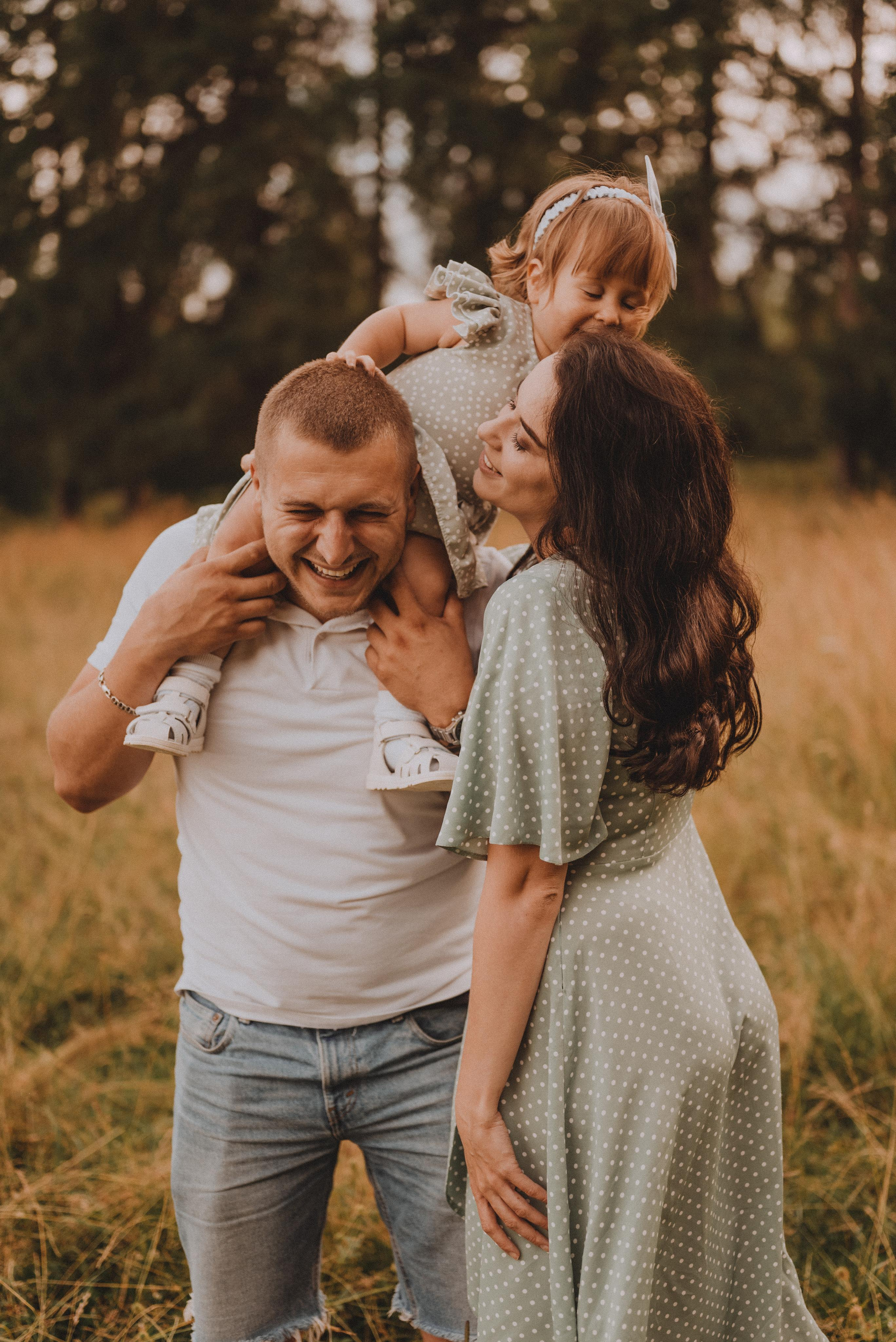 Маленькая Ева с родителями. Фотограф Кристина Пархоменко