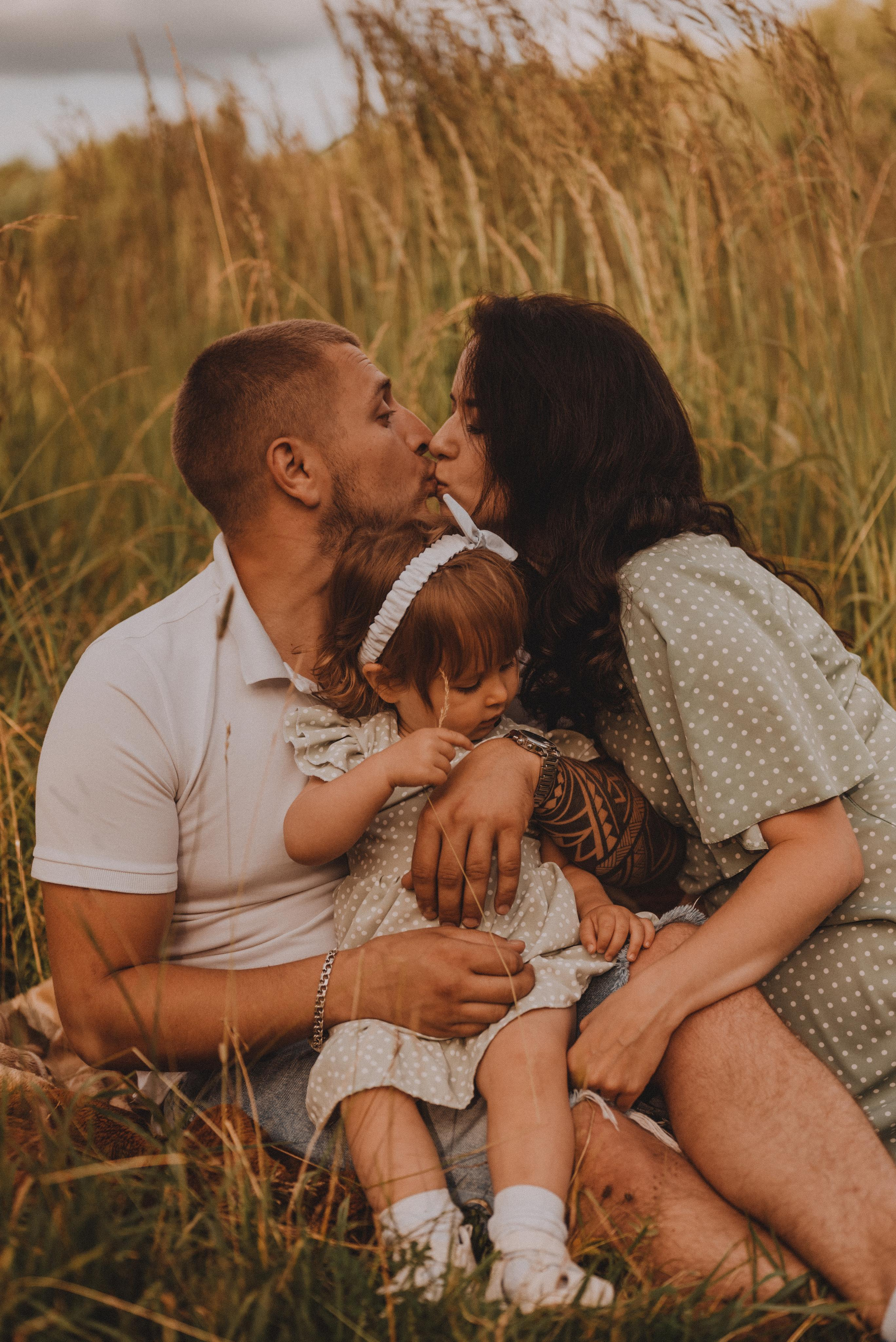 Маленькая Ева с родителями. Фотограф Кристина Пархоменко