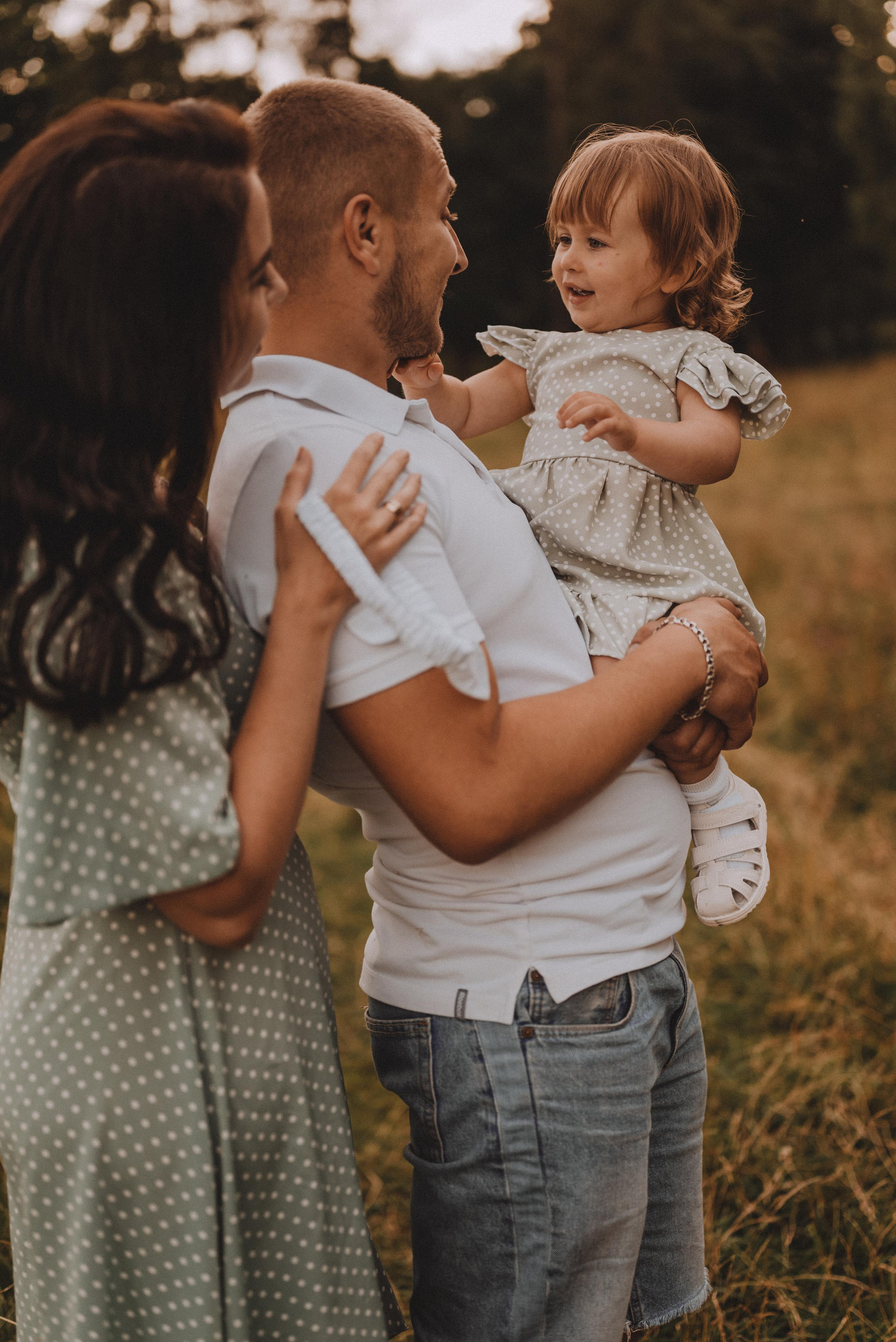 Маленькая Ева с родителями. Фотограф Кристина Пархоменко