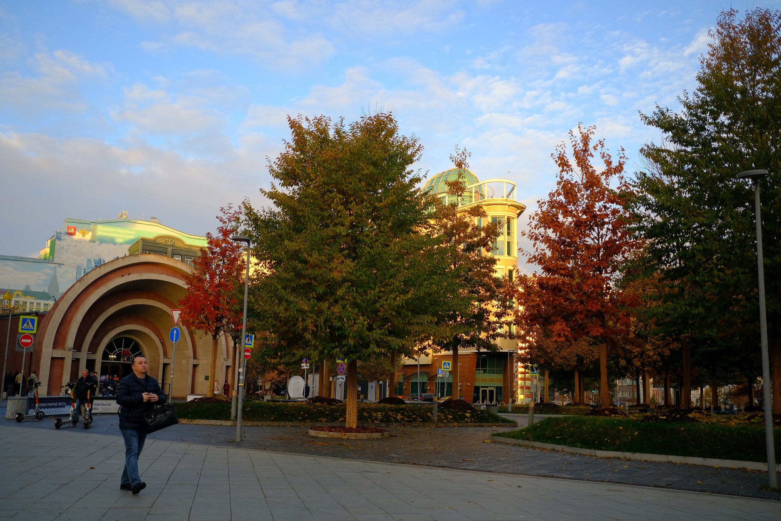 Улица, люди, жизнь…