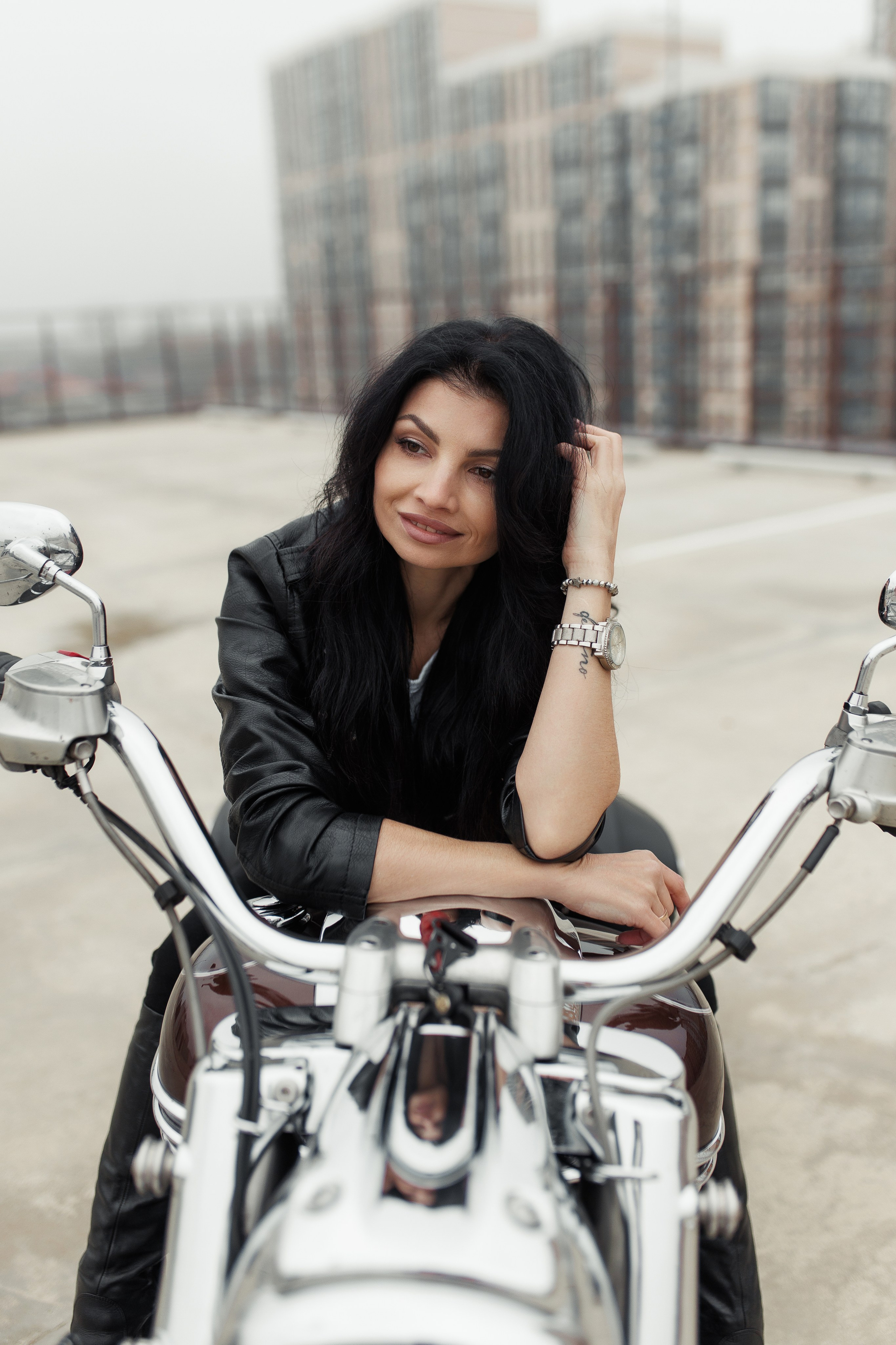 На крыше с мото