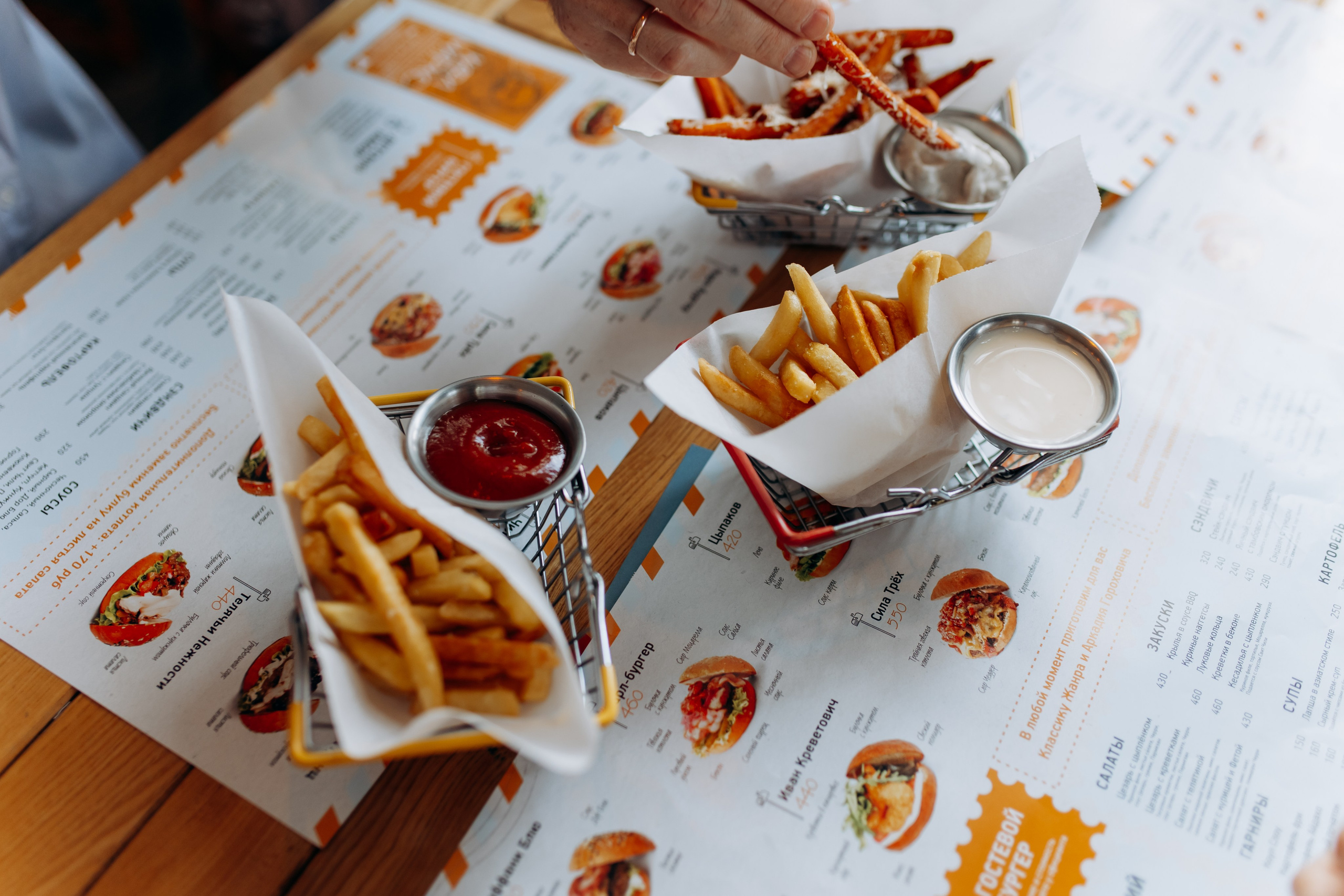 По бургеру в «Карл Маркс». Свадебный и семейный фотограф в Туле и области Маша Костина