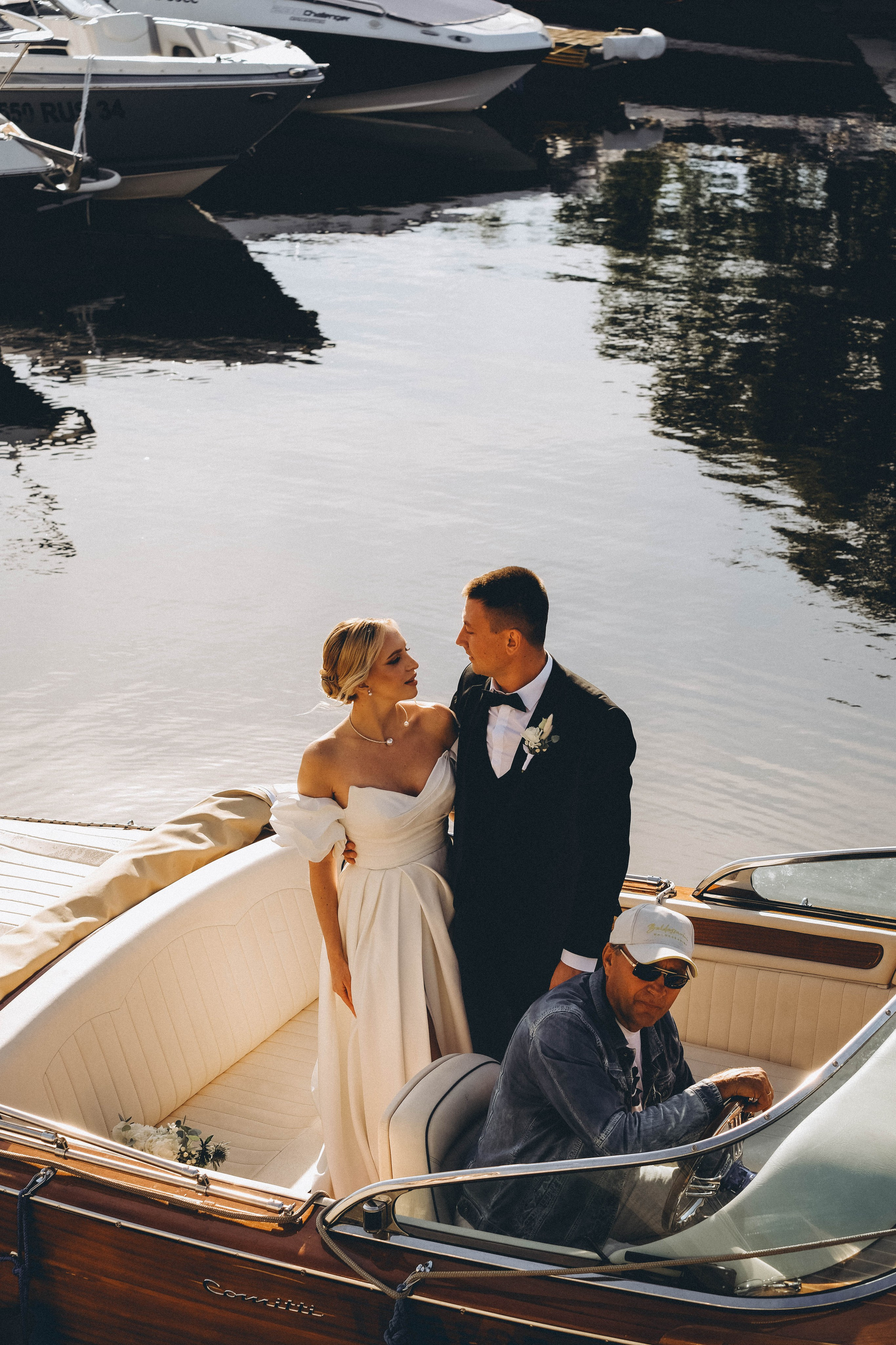 СВАДЕБГНАЯ ПРОГУЛКА ПО КАНАЛ САНКТ-ПЕТЕРБУРГА НА КАТЕРЕ. Профессиональный фотограф, Санкт-Петербург — Виктория Богомолова