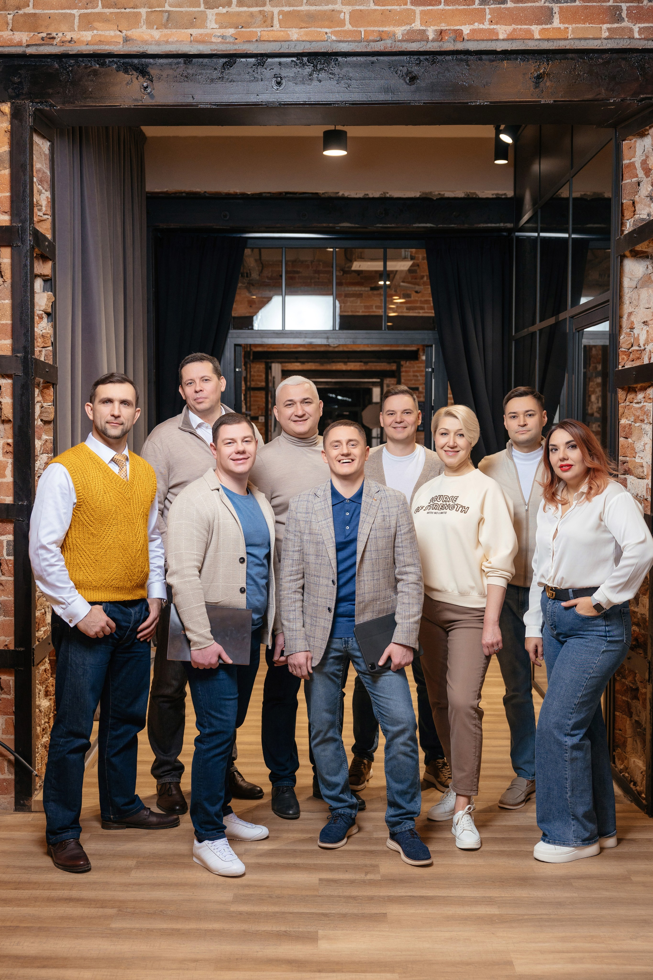 Бизнес портреты команды в Екатеринбурге. Фотограф для бизнеса Константин Брусницын в Екатеринбурге