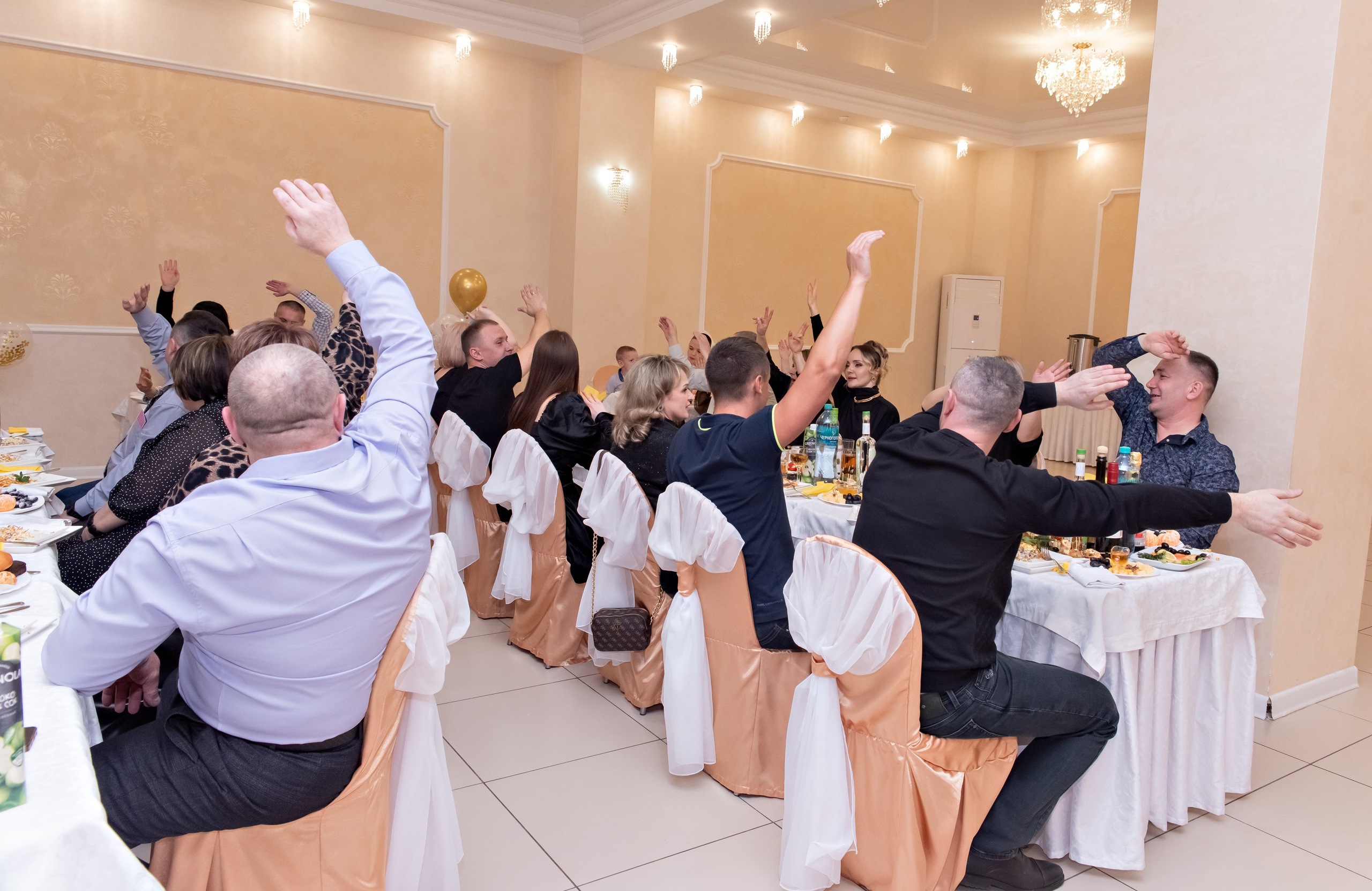 Юбилей Ирины. Ведущая — Наталья Белозерова. Банкетный зал — столовая Радио Завода. Семейный и портретный фотограф Кыштым Челябинск Марина Шигапова