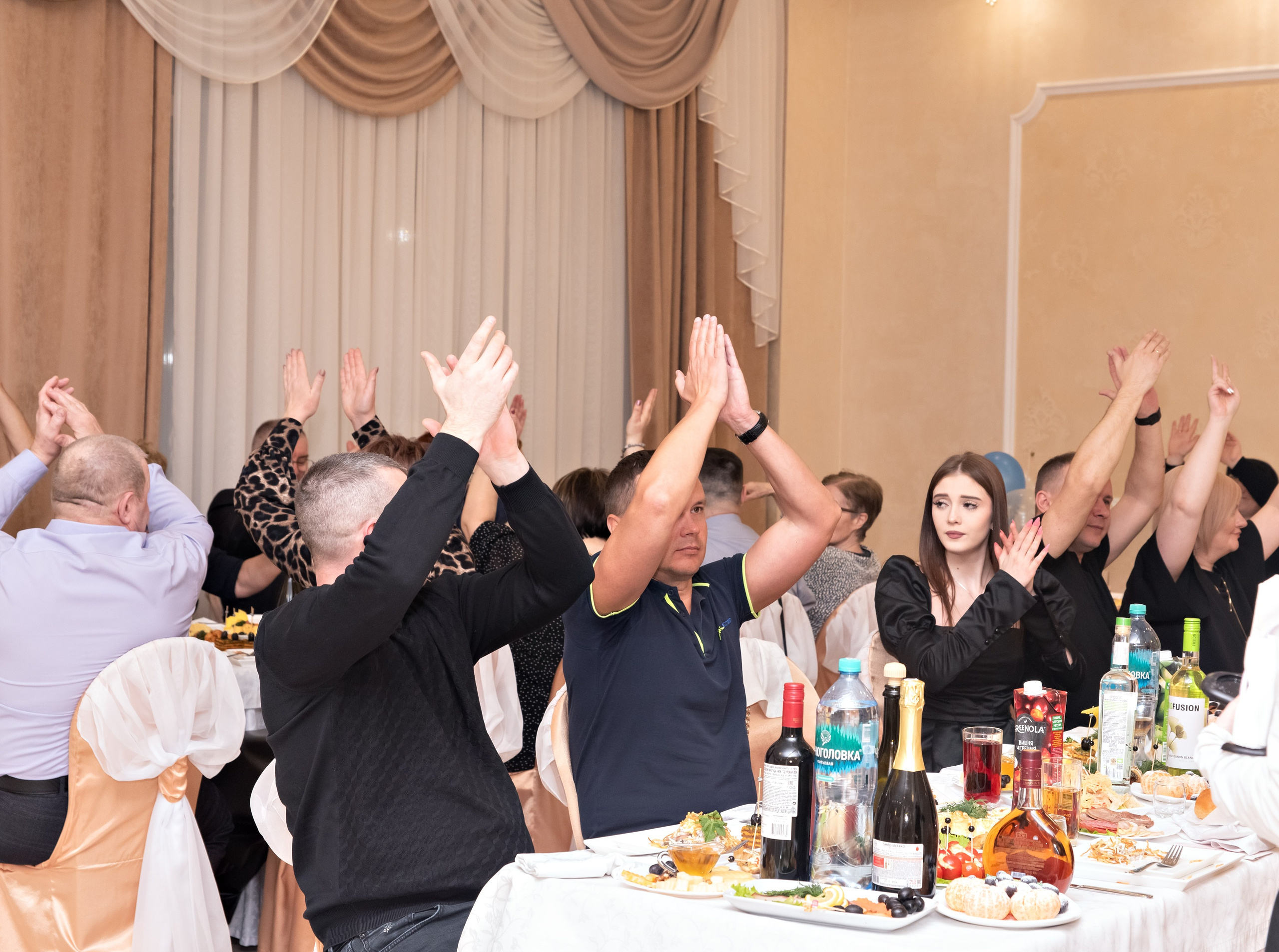 Юбилей Ирины. Ведущая — Наталья Белозерова. Банкетный зал — столовая Радио Завода. Семейный и портретный фотограф Кыштым Челябинск Марина Шигапова