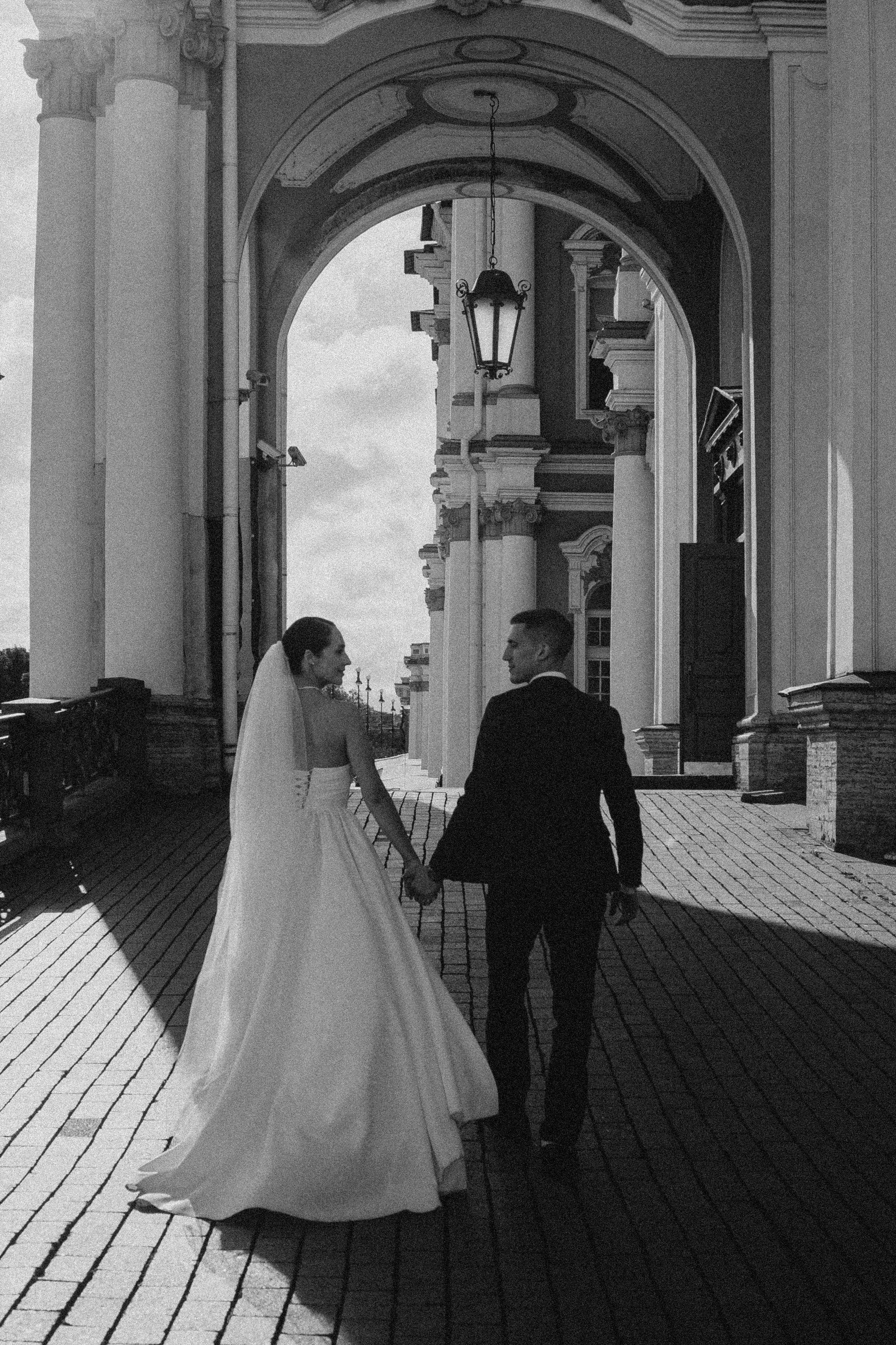 СВАДЕБНАЯ ПРОГУЛКА В САНТК-ПЕТЕРБУРГЕ (ИСАКИЕВСКИЙ СОБОР, ЗИМНЯЯ КАНАВКА, ЭРМИТАЖ И БОЛЬШАЯ МОРСКАЯ УЛИЦА). Профессиональный фотограф, Санкт-Петербург — Виктория Богомолова