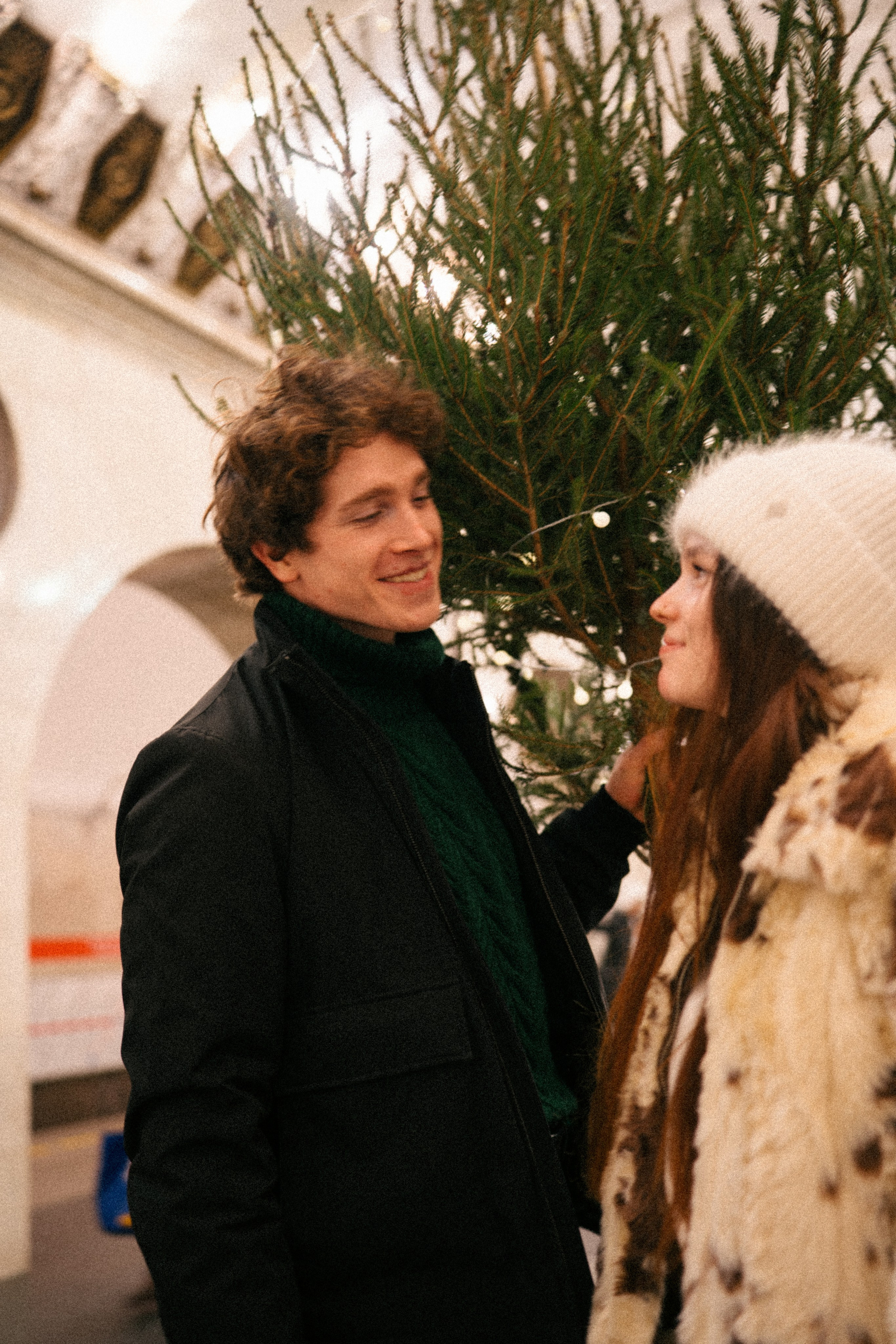 НОВОГОДНЯЯ ПРОГУЛКА ПАРЫ ПО ЧЕРНЫШЕВСКОЙ ПЕРЕД НОВЫМ ГОДОМ. Профессиональный фотограф, Санкт-Петербург — Виктория Богомолова