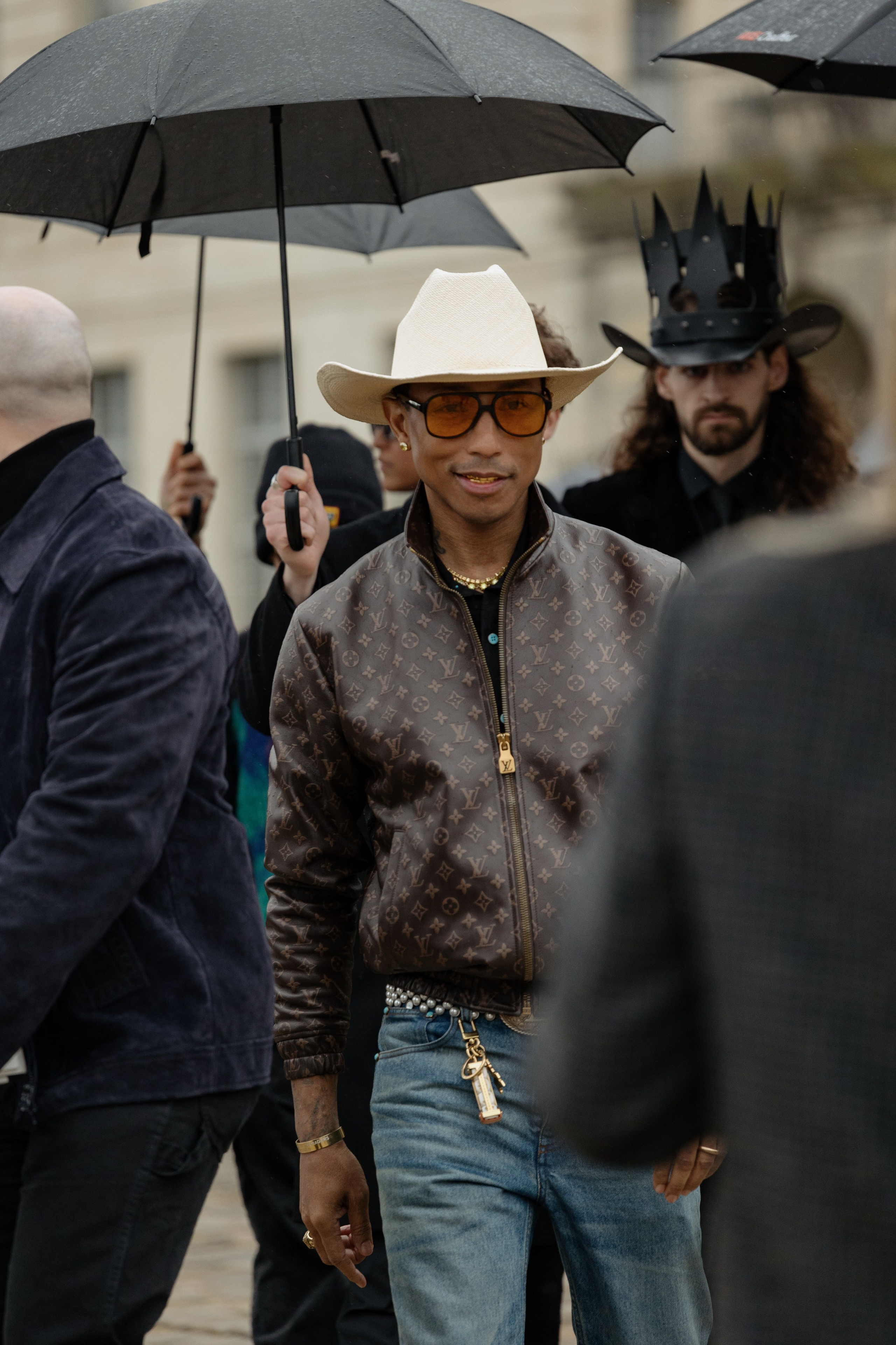 LOEWE PFW WOMENSWEAR FALL-WINTER 24/25. Photographer in Milan Ivan Goncharov