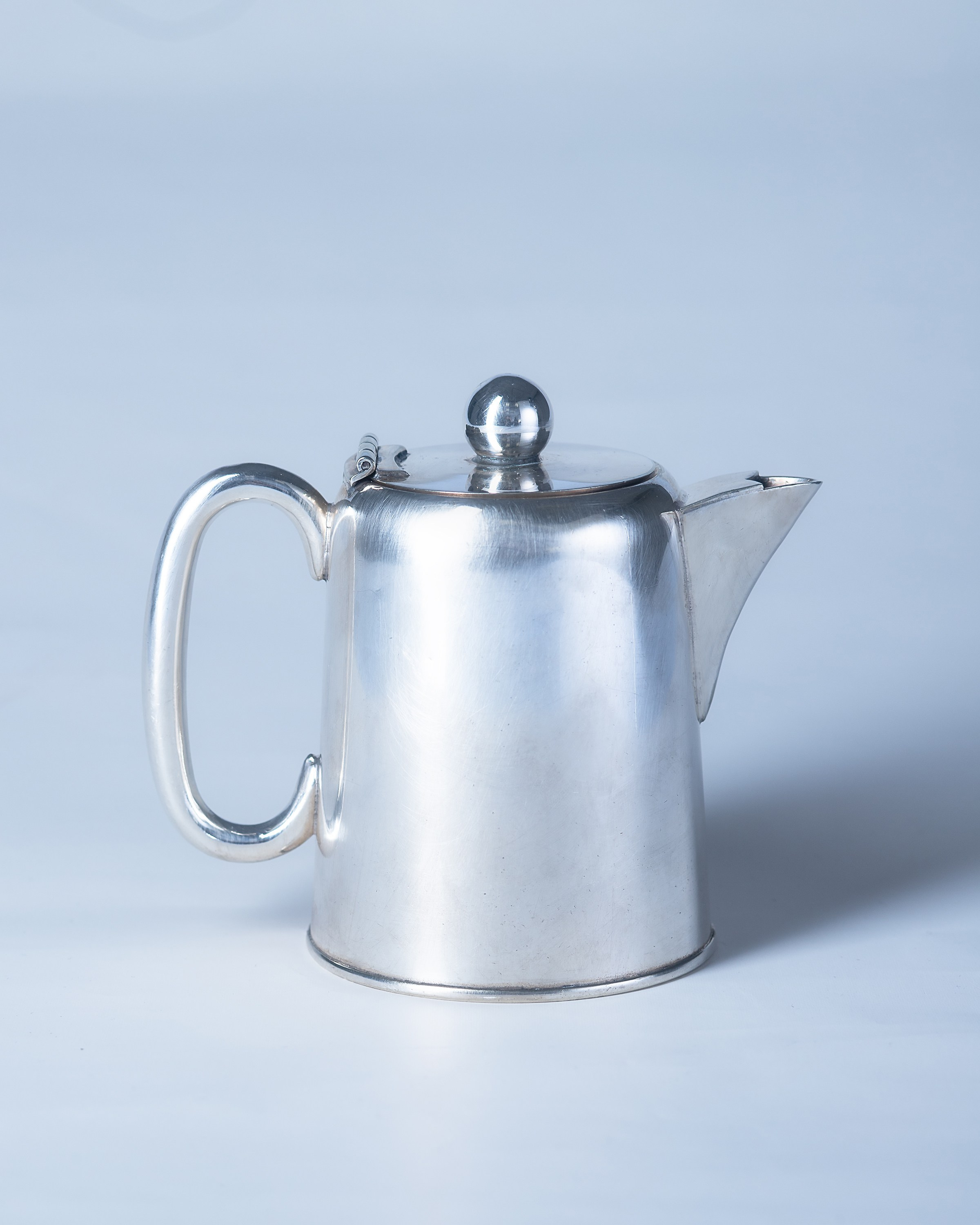 Предметная съемка: серебряный кофейник