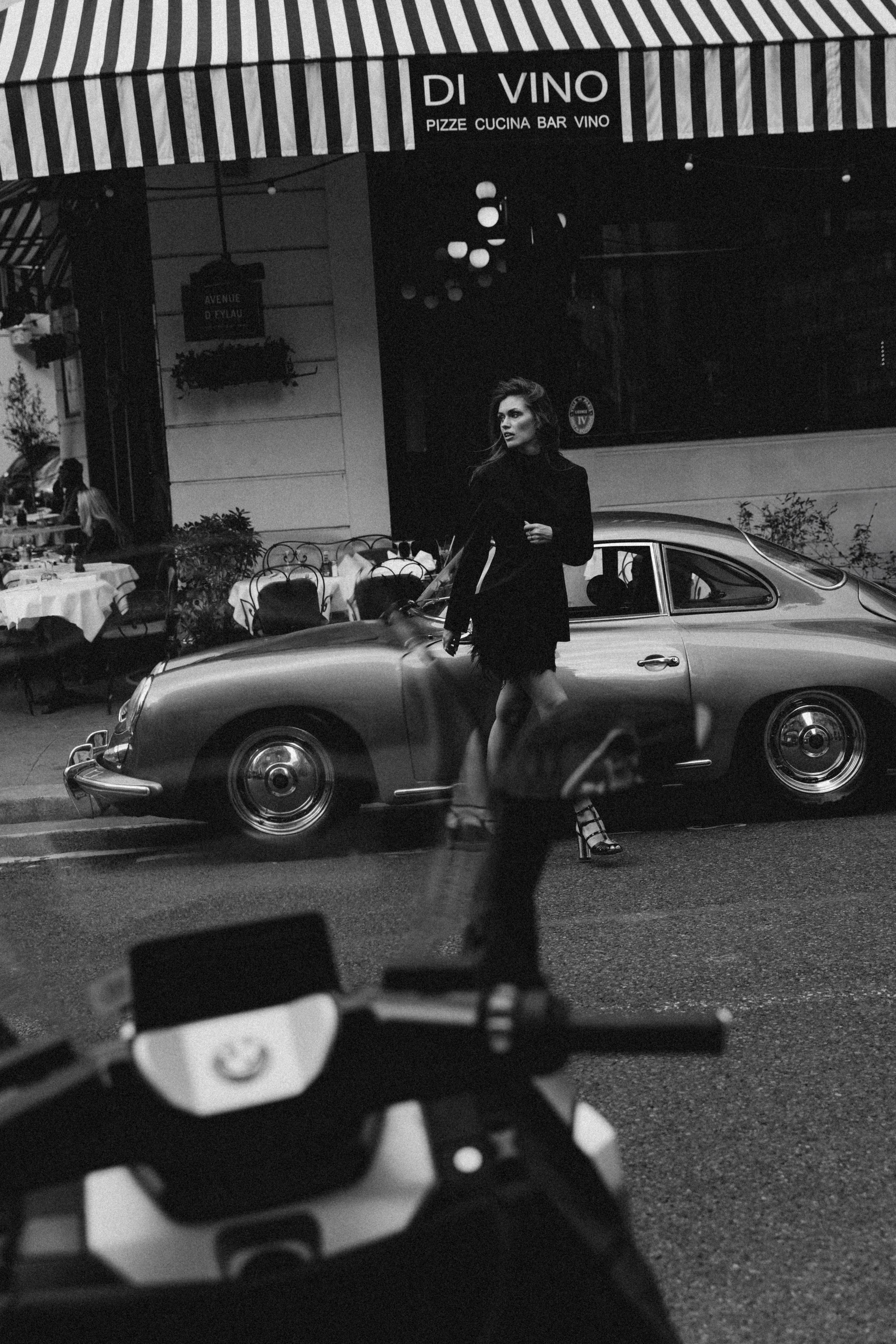 Hit the road. Photographer in Paris