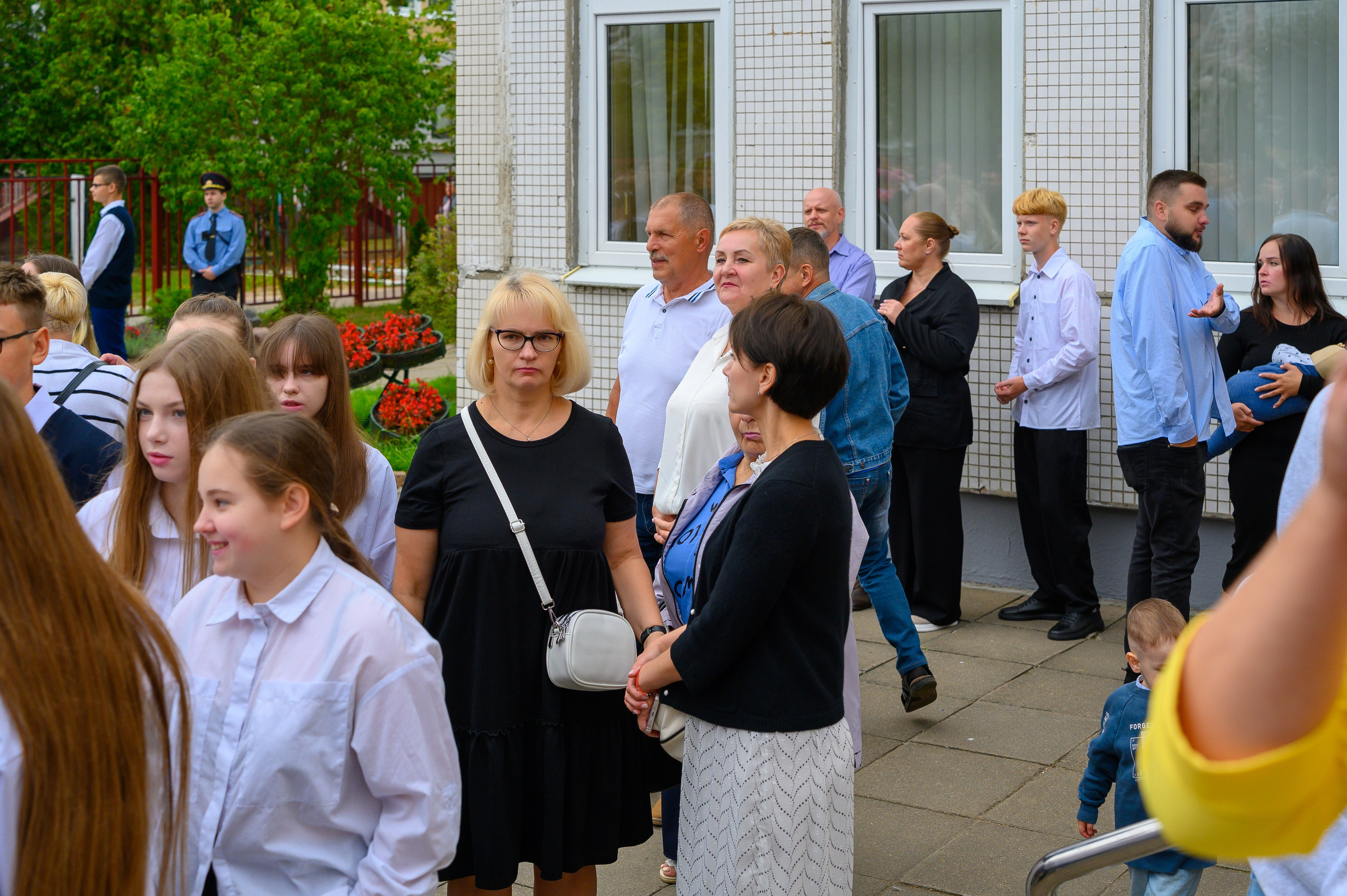 Вот звучит первый звонок, перед этим долгое приготовление к новому этапу в жизни, Яромир идет в школу. Фотоуслуги, услуги фотографа, фотографирование важных событий