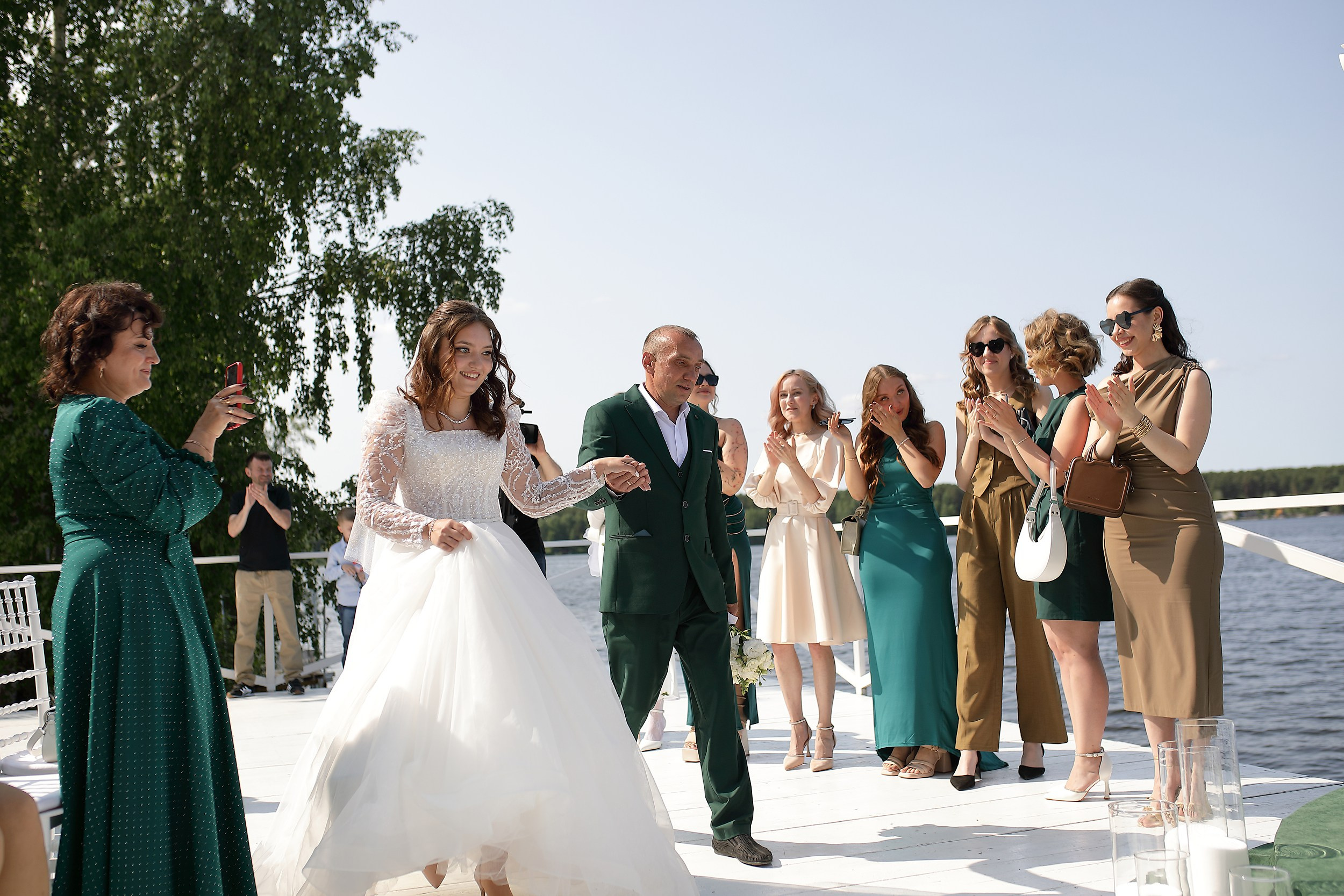 папа выводит невесту свадьба