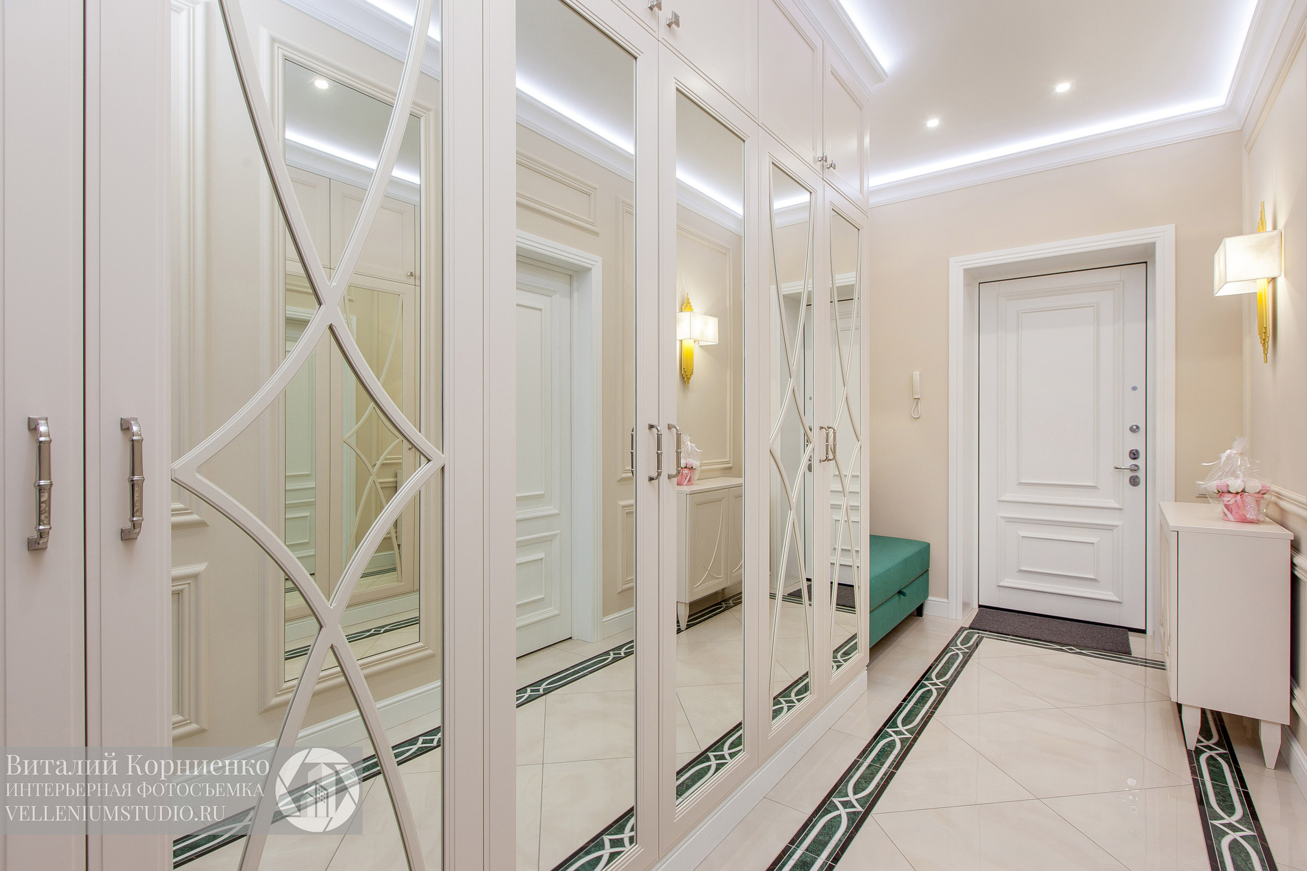 Кухня белая, шкаф, прихожая. Интерьерный фотограф Краснодар: профессионально по доступным ценам