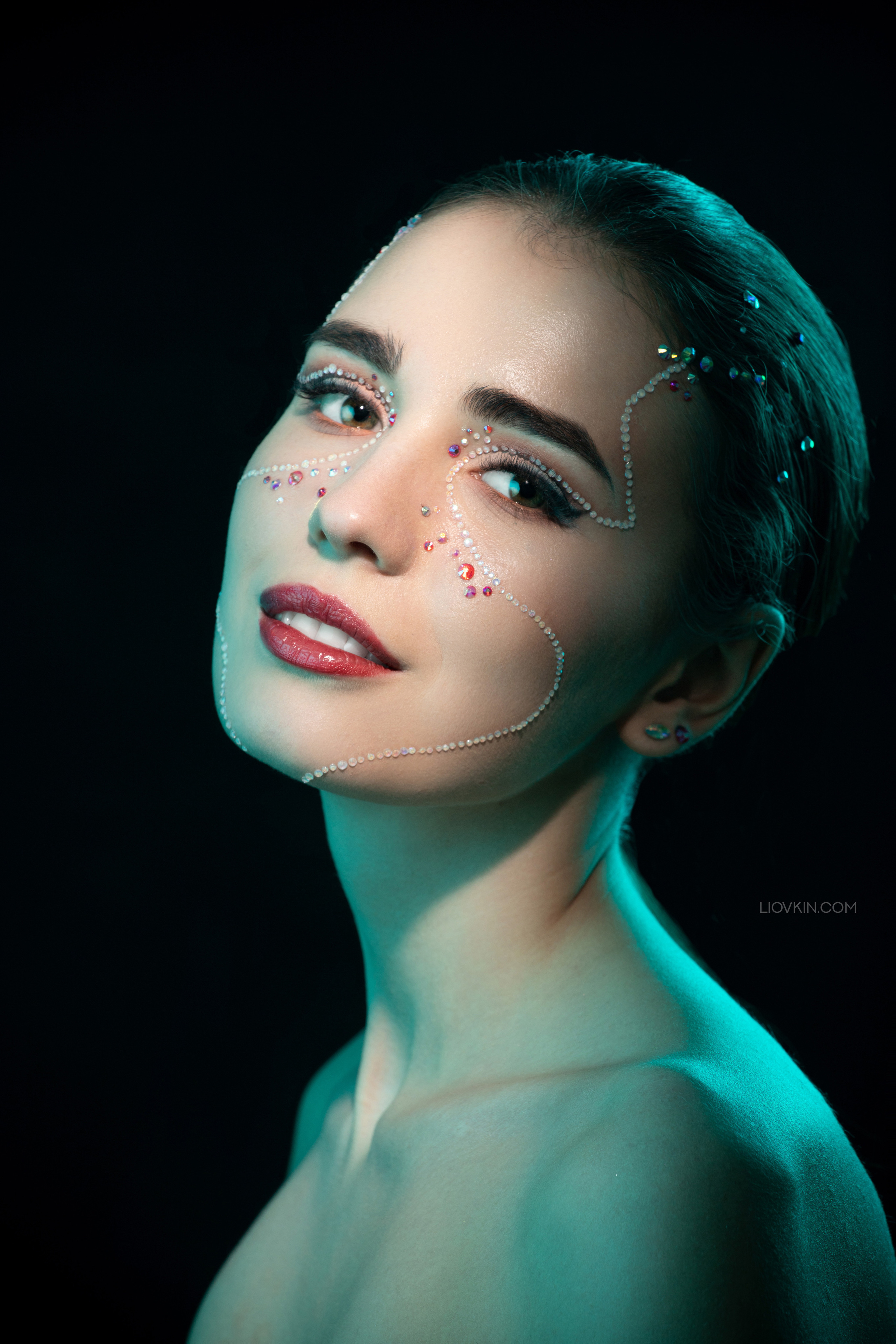 Съемка с цветным светом и стразами. Фотограф Андрей Лёвкин