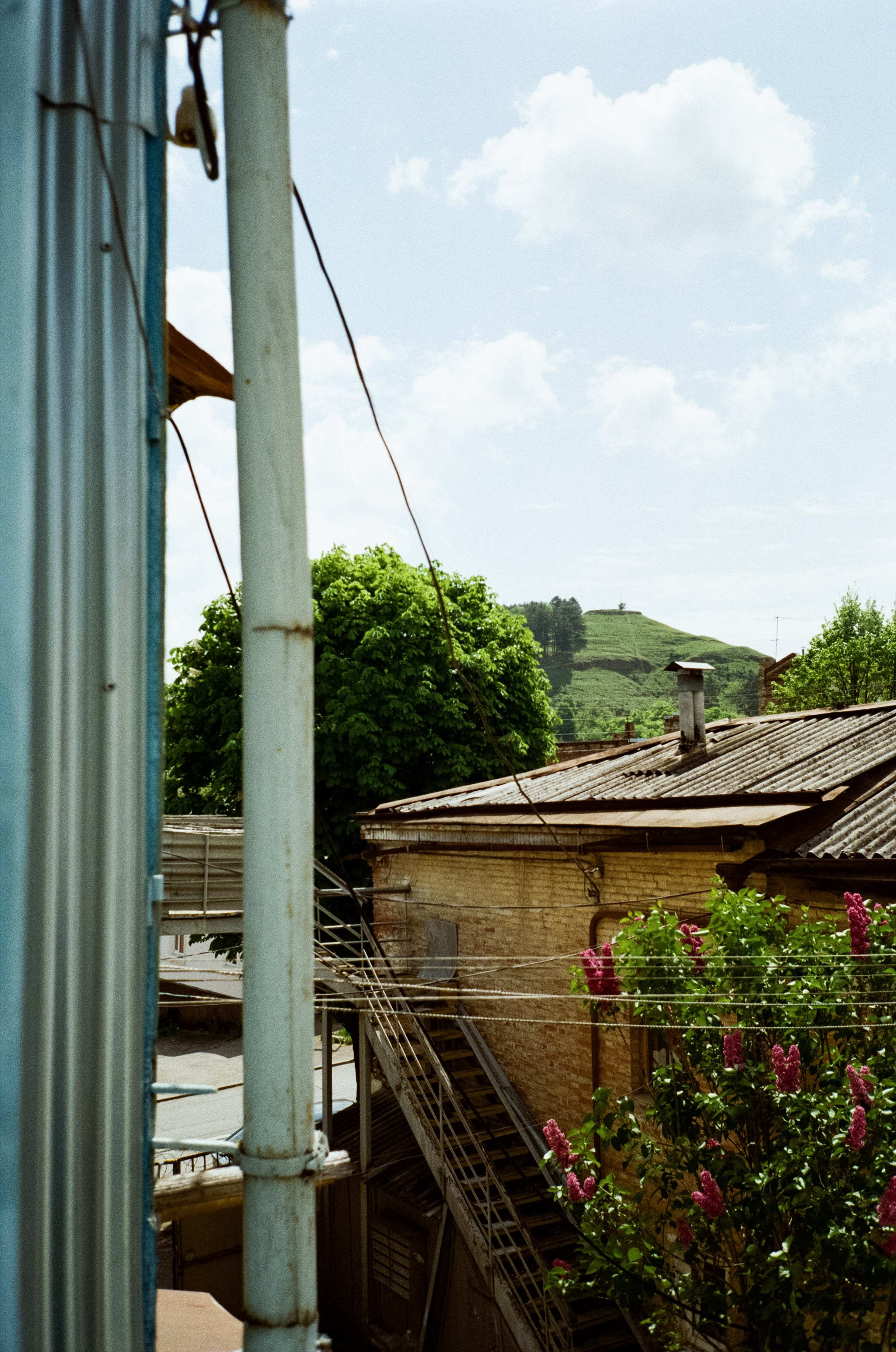 Дворик на Гагарина в Кисловодске. Паркур. Фотограф-документалист Мария Осокина