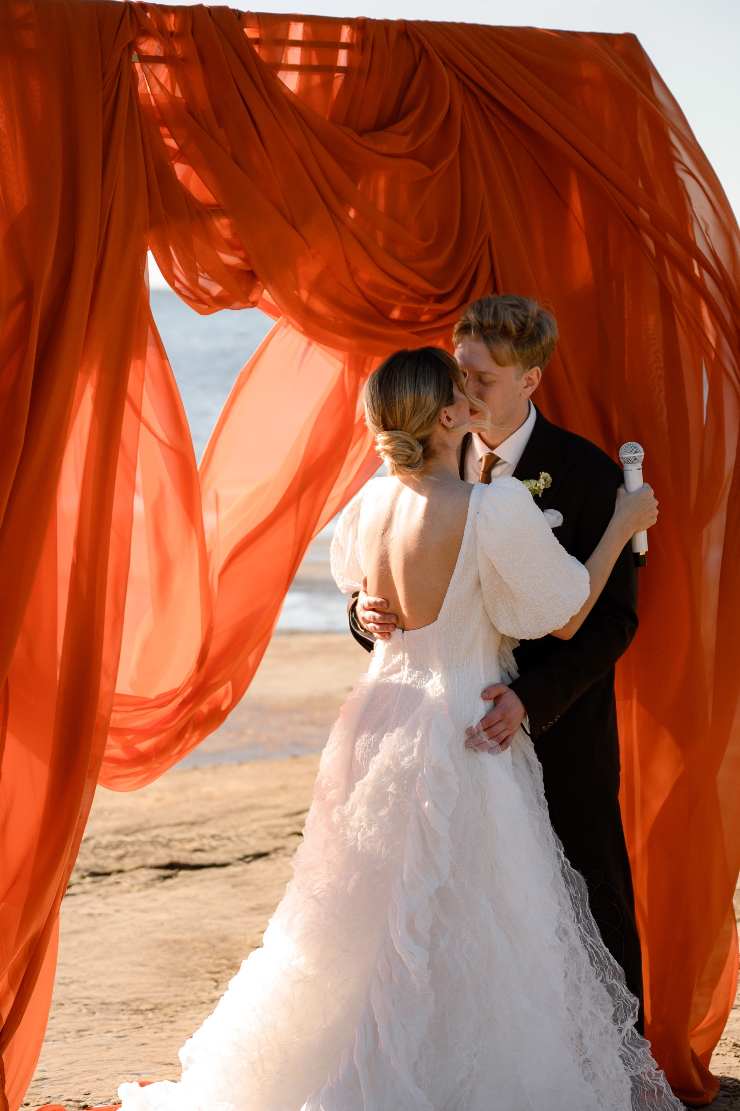 На берегу залива. Свадебный фотограф в Санкт-Петербурге, Москве, СПб Сергей Поддубный