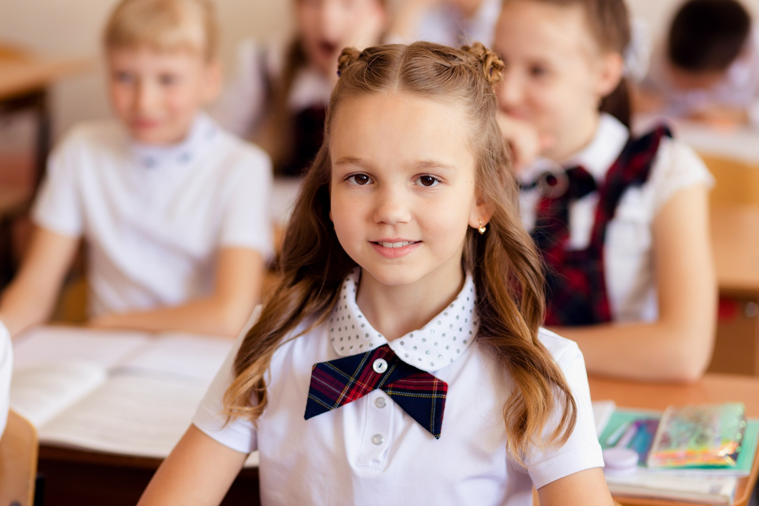 Фотосессия в классе для выпускного альбома школьников Краснодар