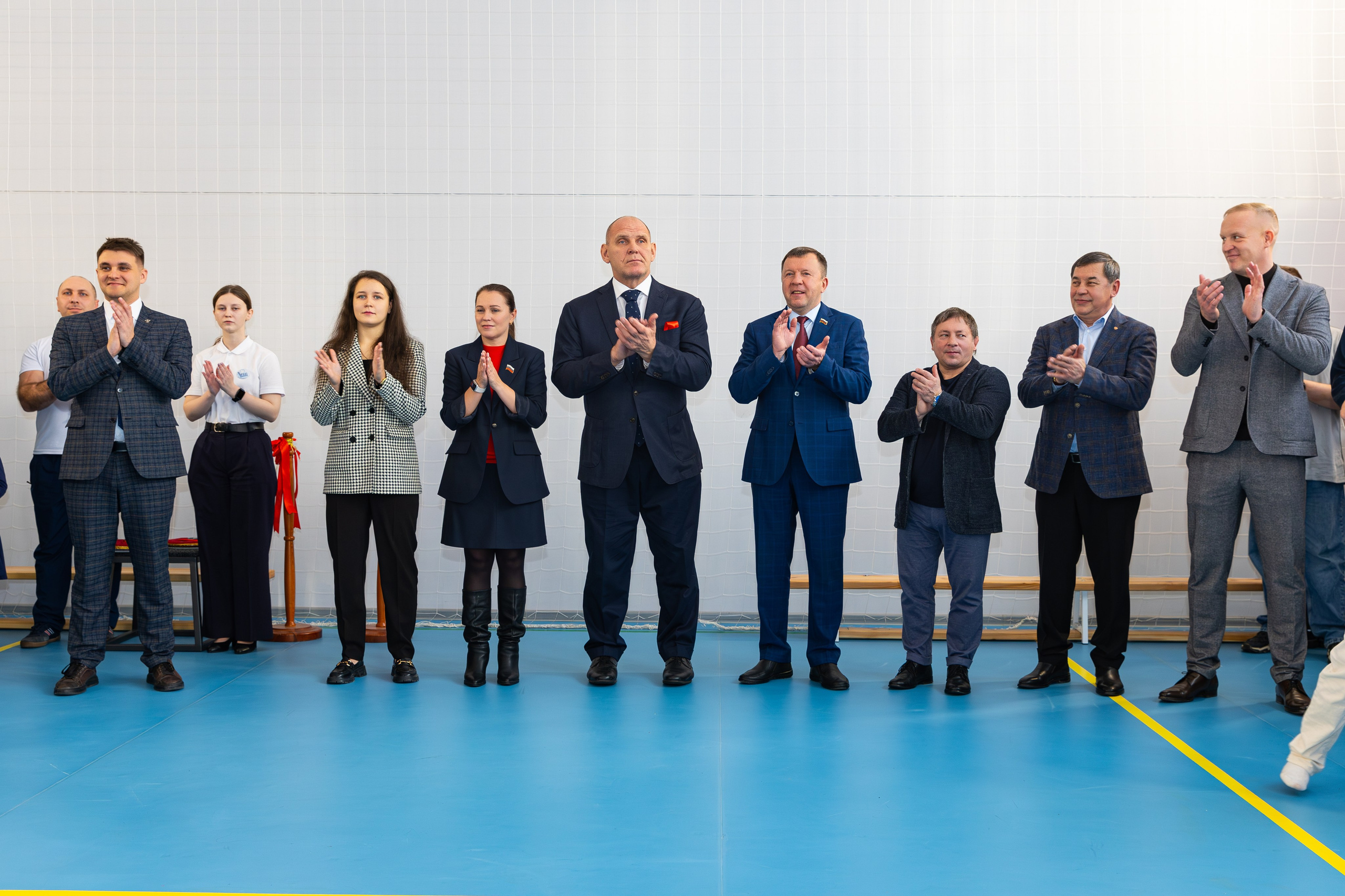 Открытия спортивного зала по вольной борьбе. В школе № 221. Фотограф Александр Поздняков  Новосибирск