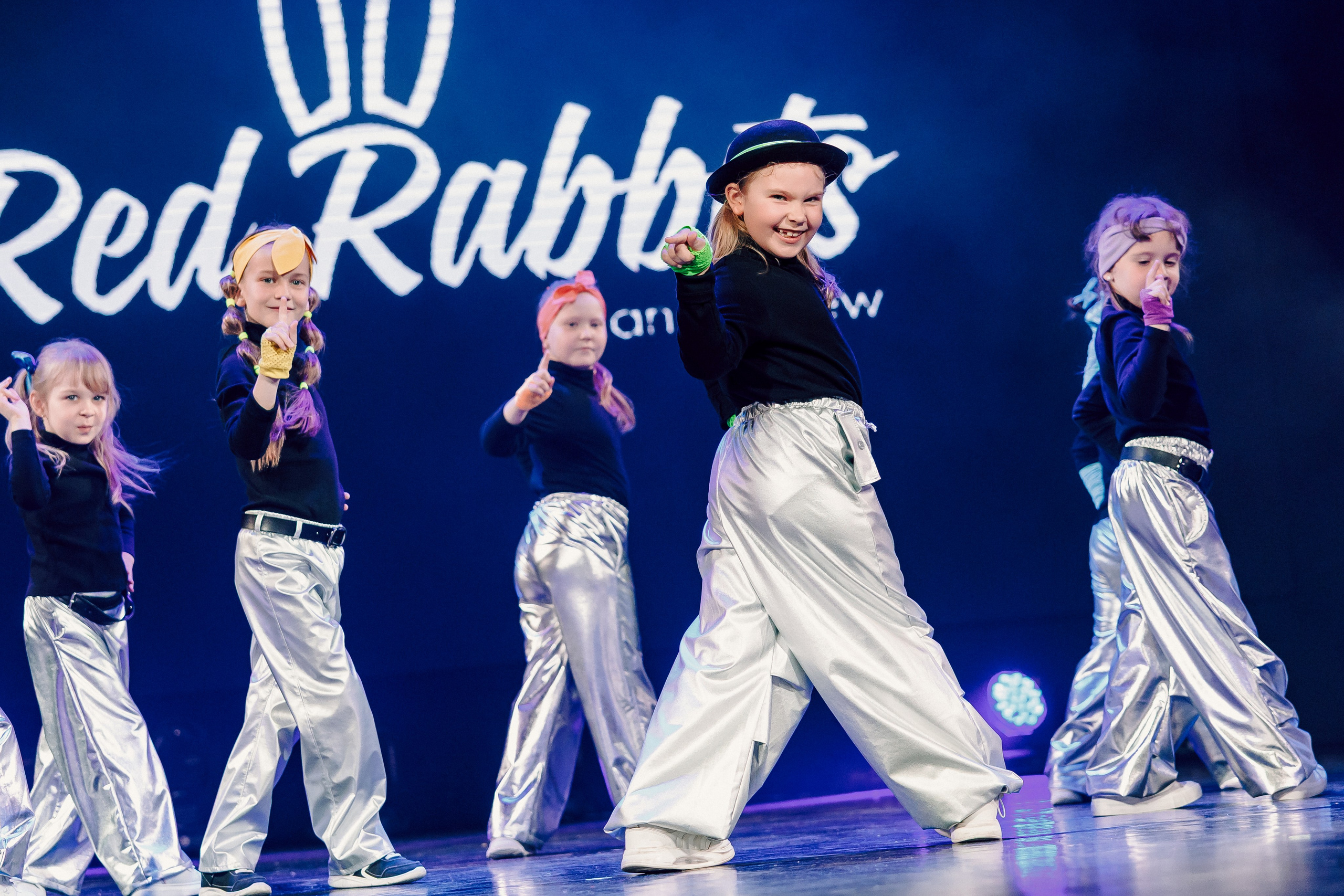 Отчётный концерт танцевальной школы «Red Rabbits» 2025. Лёшка Варзегов — фотограф