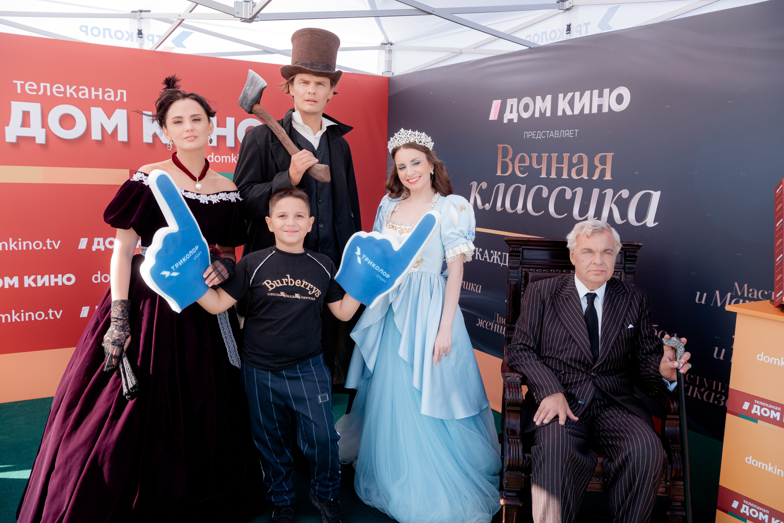 Портретные фото с артистами в палатке Триколор Дом Кинов на день города Волгоград. Фотограф в Волгограде и Волжском Александр Горбань