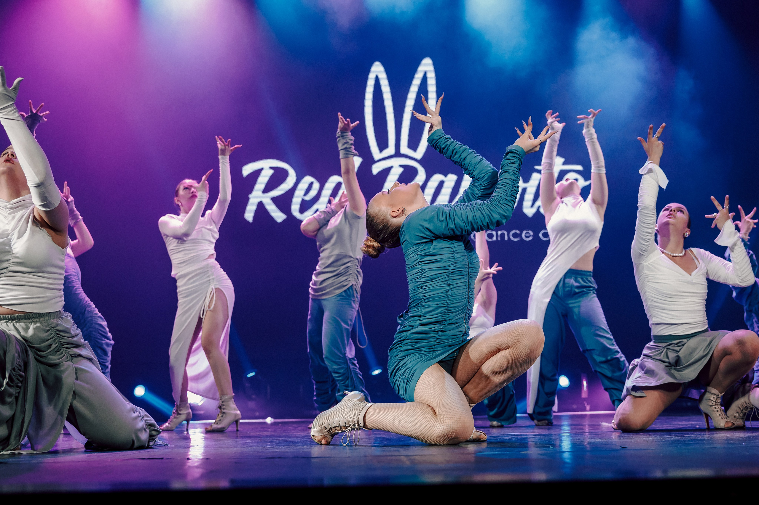 Отчётный концерт танцевальной школы «Red Rabbits» 2025. Лёшка Варзегов — фотограф