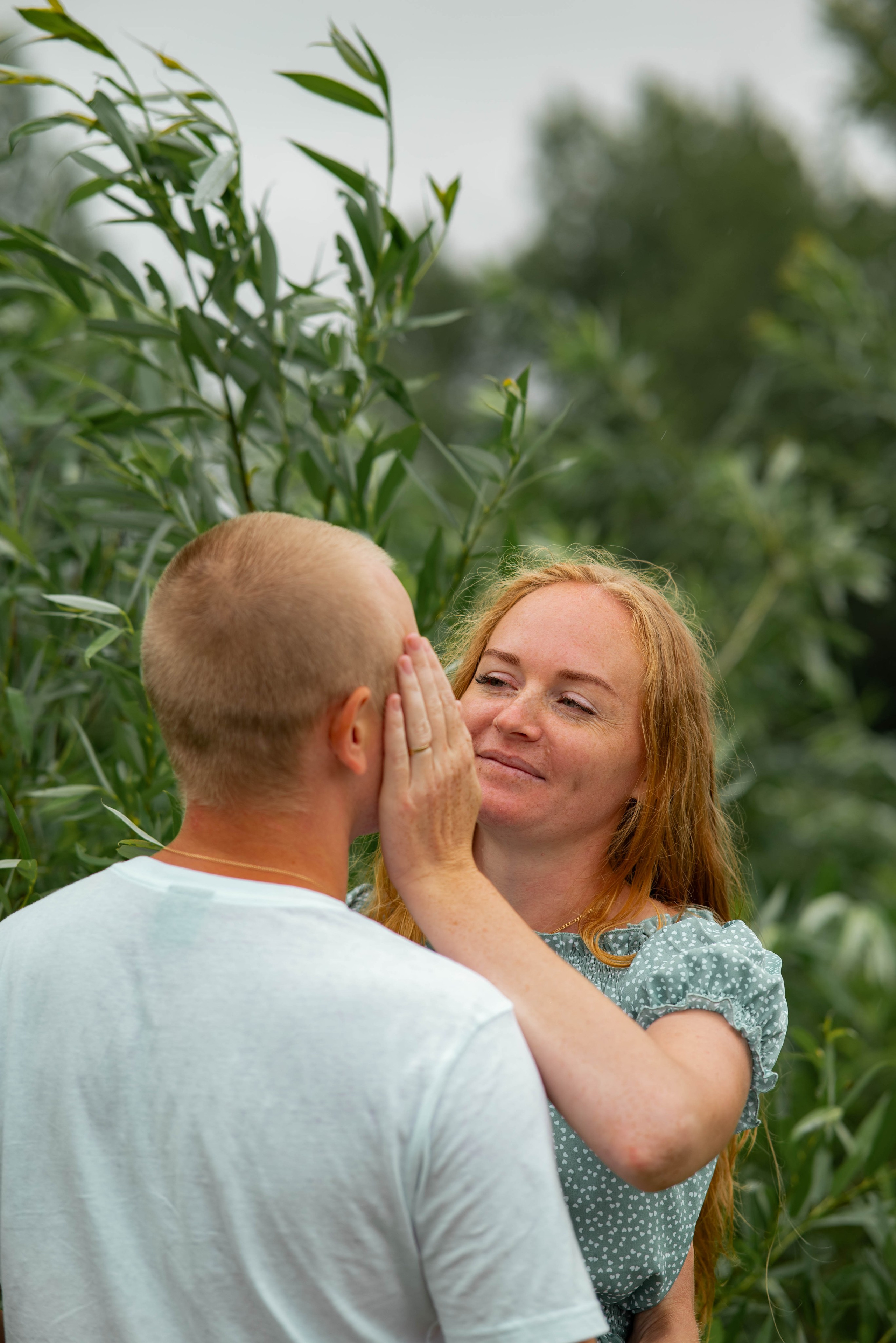 Молодая семья в лесной зоне. Семейный и свадебный фотограф в Абакане Юлия Су