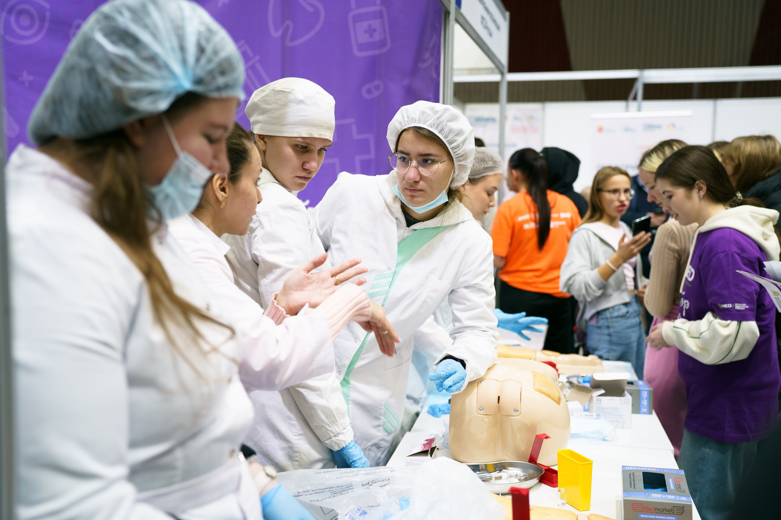 Выставка Абитуриент. Видеограф и Фотограф в Челябинске Ксения и Владимир Рюмины