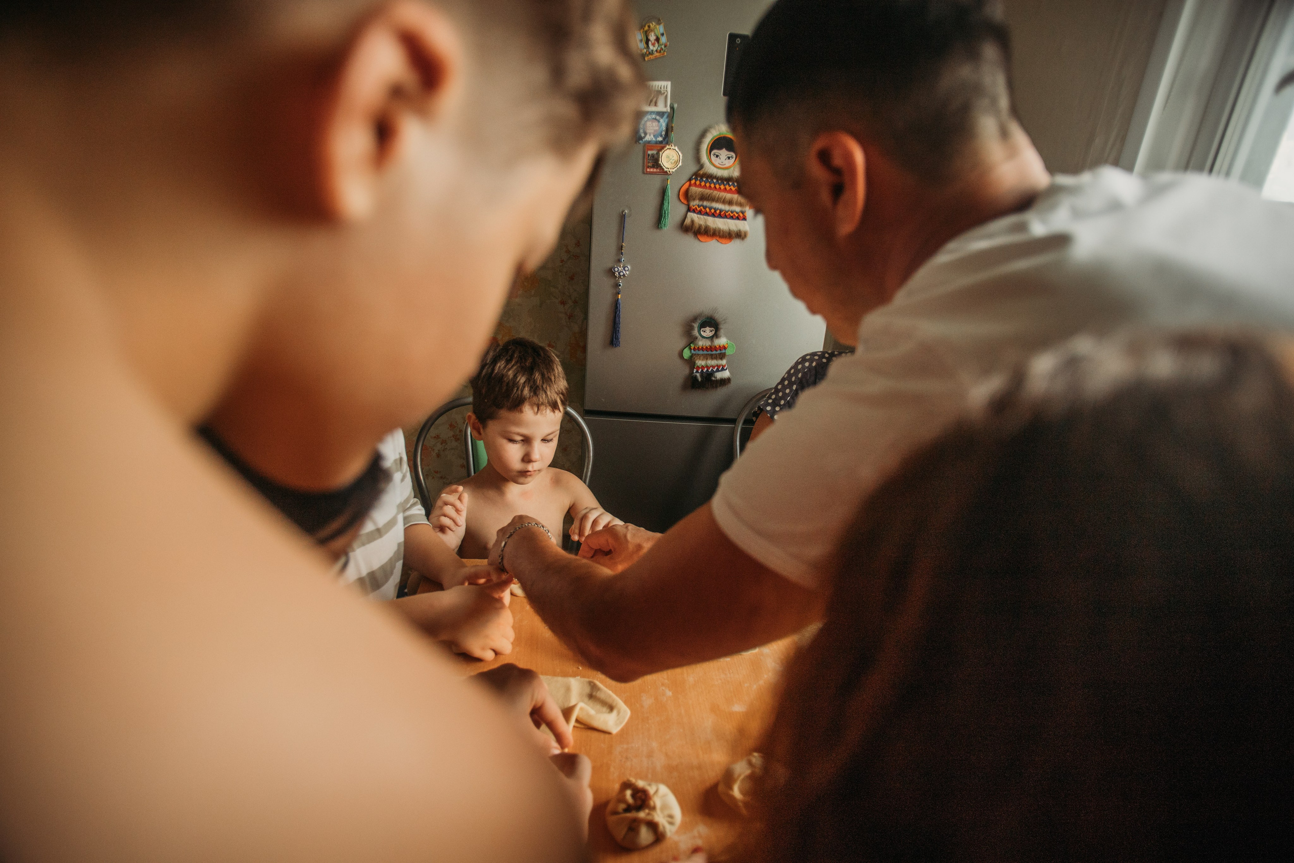 Домашняя фотосессия моей семьи. Венера Гайн. Репортажный фотограф  Тюмень. Обучение фотографии с 0