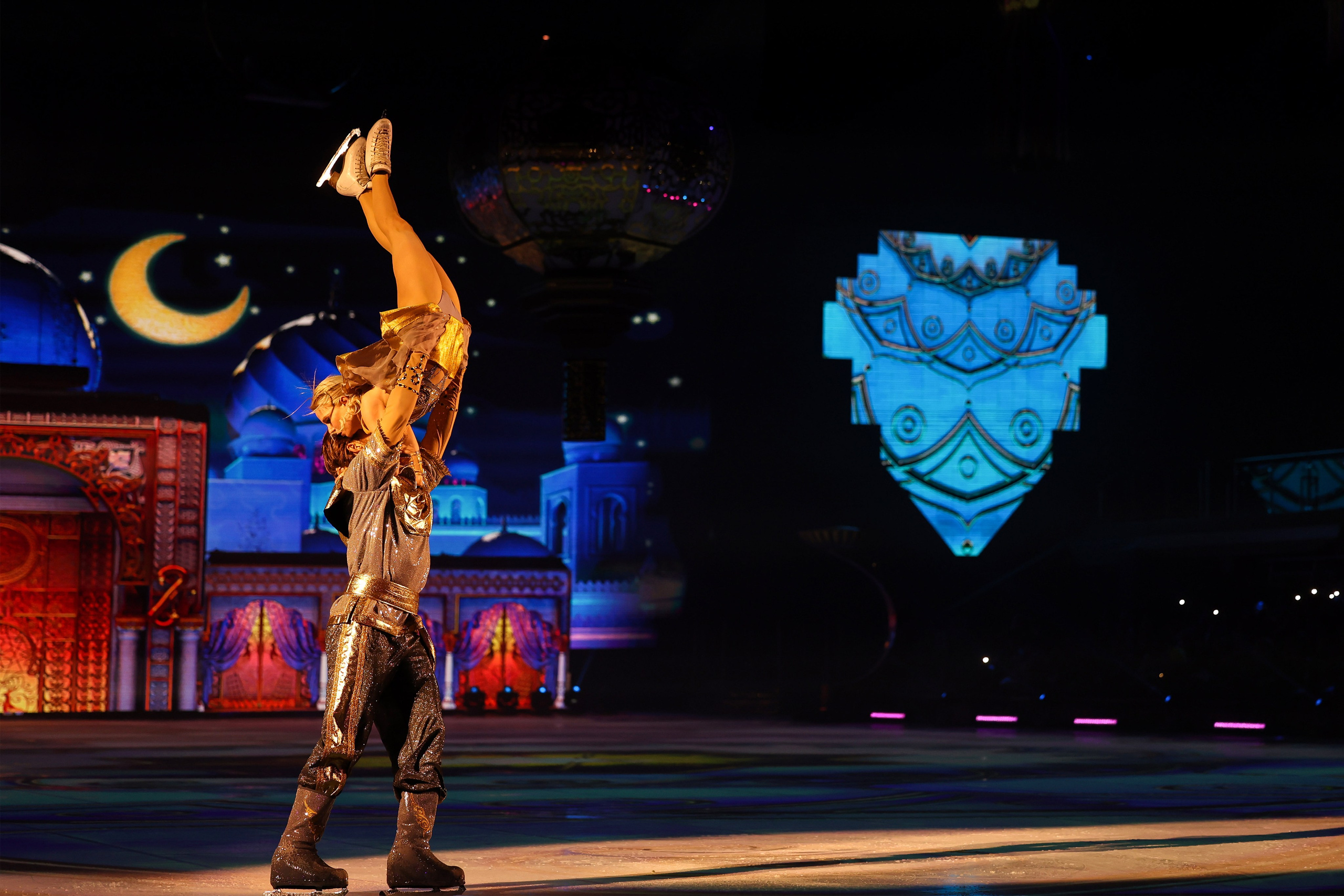 «История любви Шахеризады» шоу на льду 03.01.2024. Спортивный и репортажный фотограф Антон Тереханов