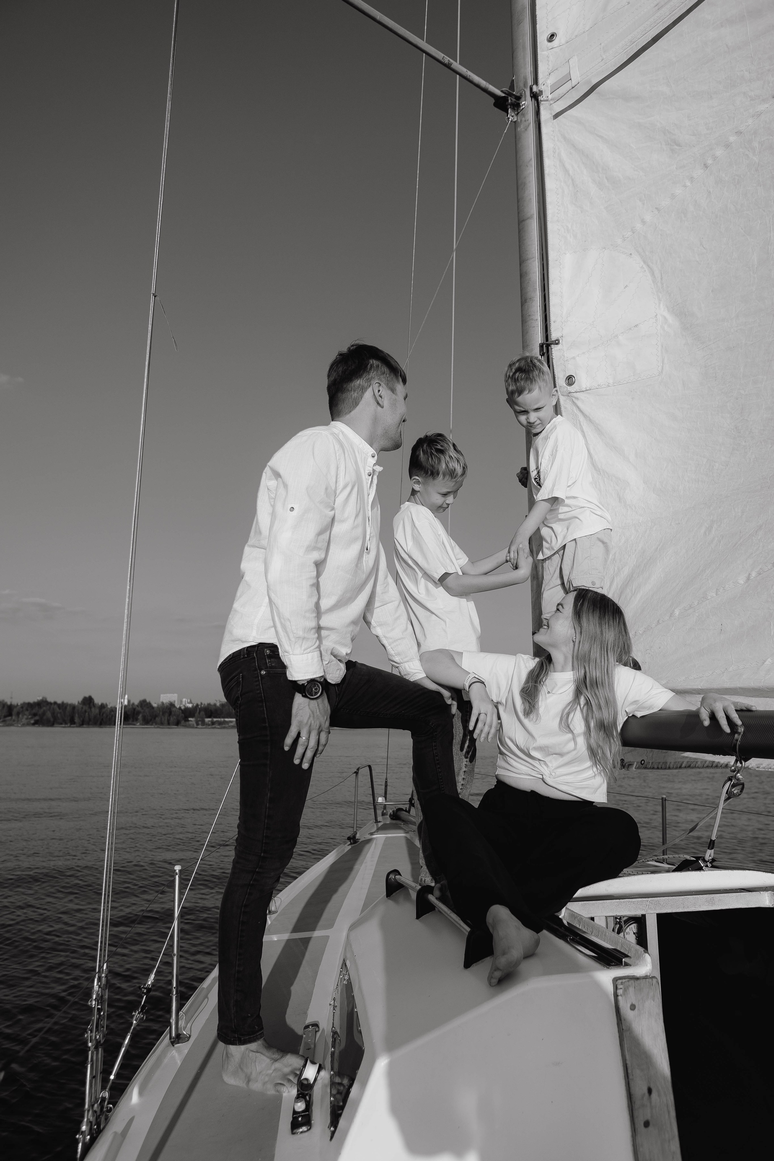 Семейная на яхте. Фотограф в Казани.Снимаю индивидуальные портреты, love story и свадьбы