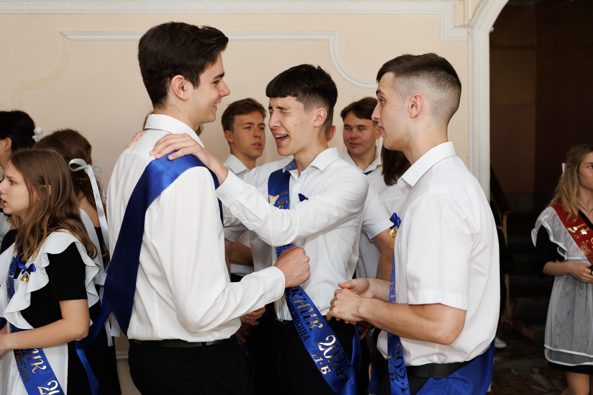 Последний звонок в Гимназии № 1, г. Севастополь. Свадебный фотограф, фотосъемка в Крыму, Севастополе, Симферополе, Ялте